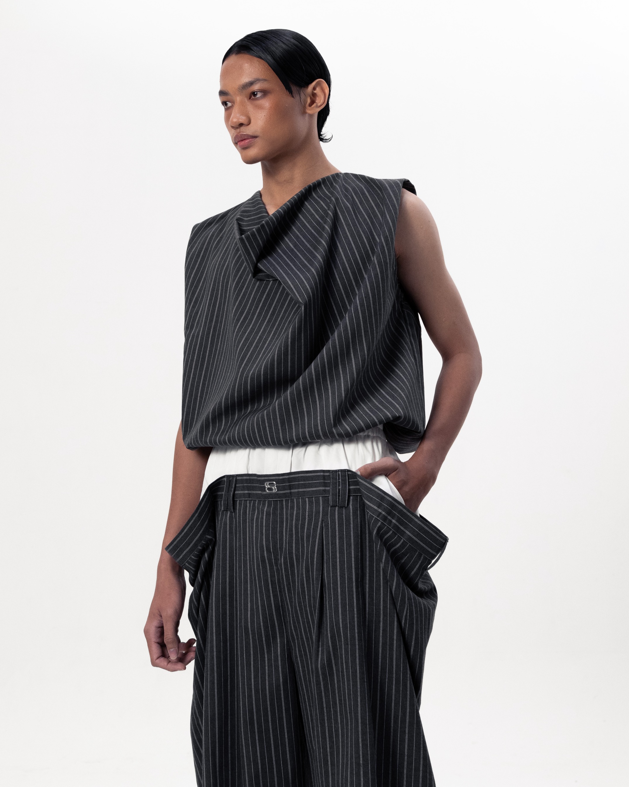 FOUNTAIN TOP - GRAY PINSTRIPE