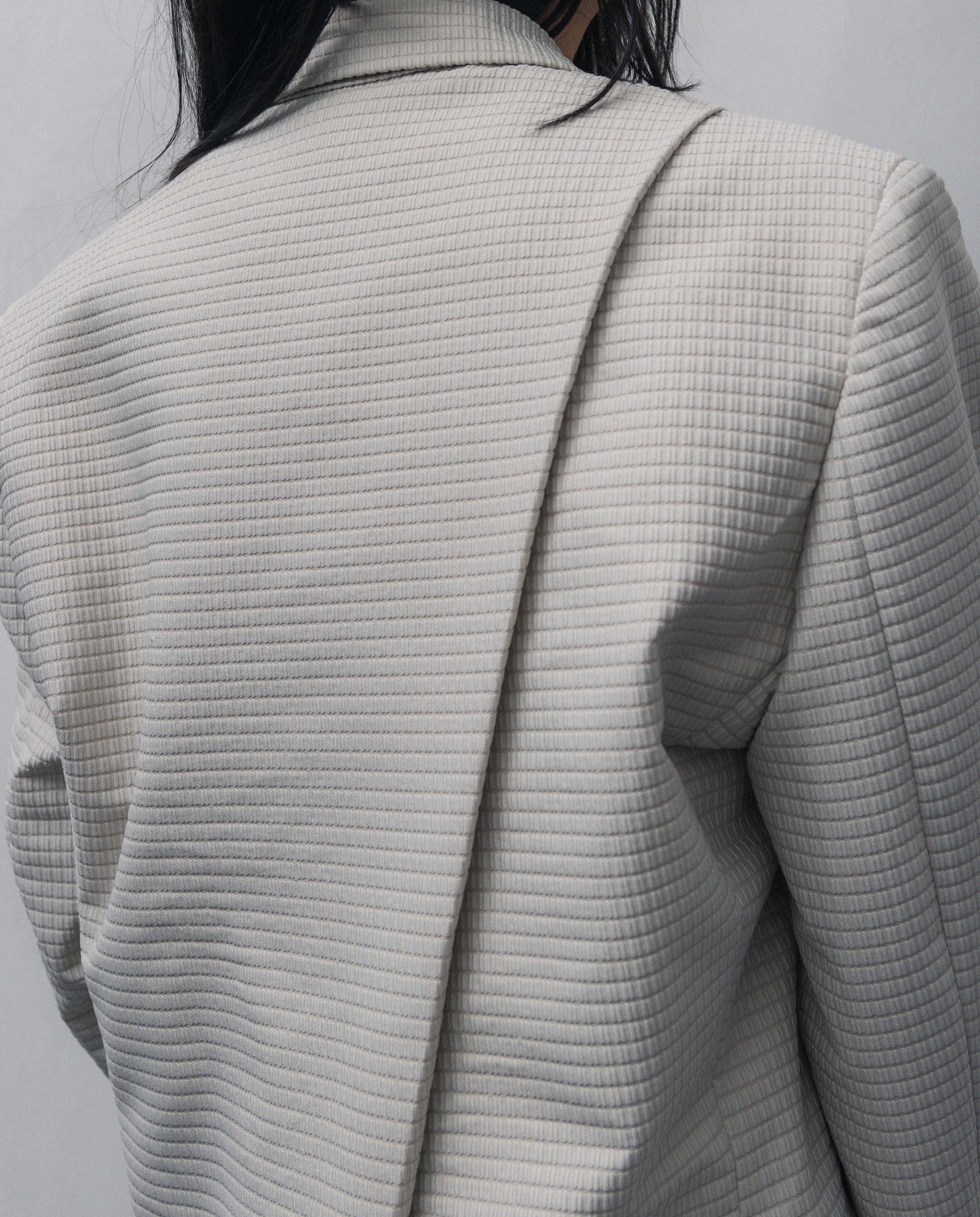 PLEATED OVERSIZE BLAZER - BEIGE