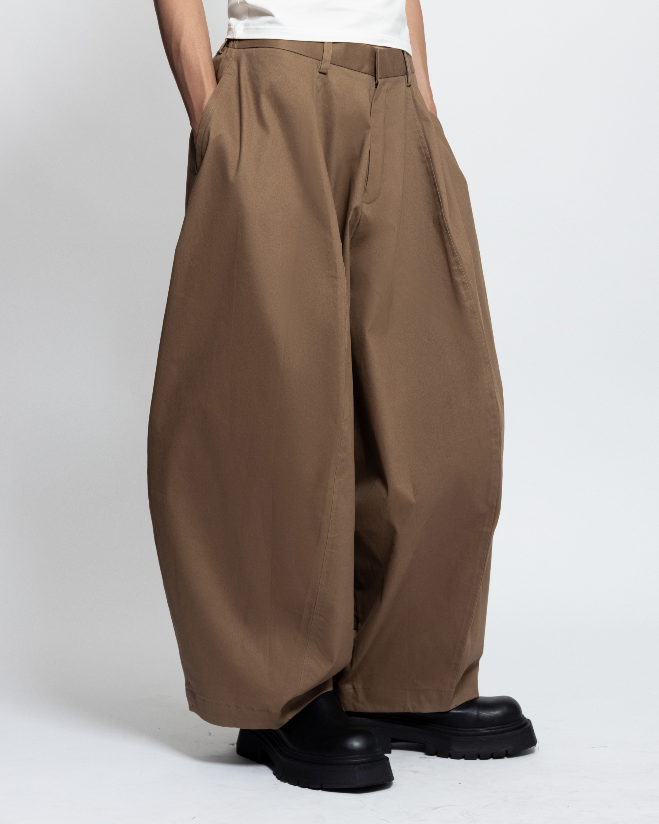 CURVED WIDE TROUSERS
