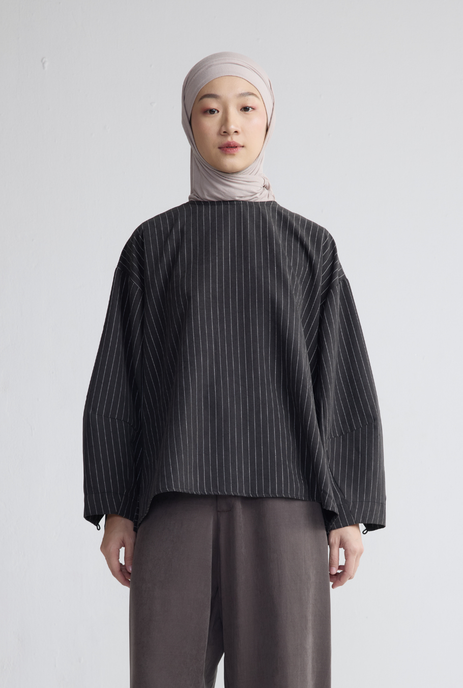 DAWMA TOP PLEATS BLACK