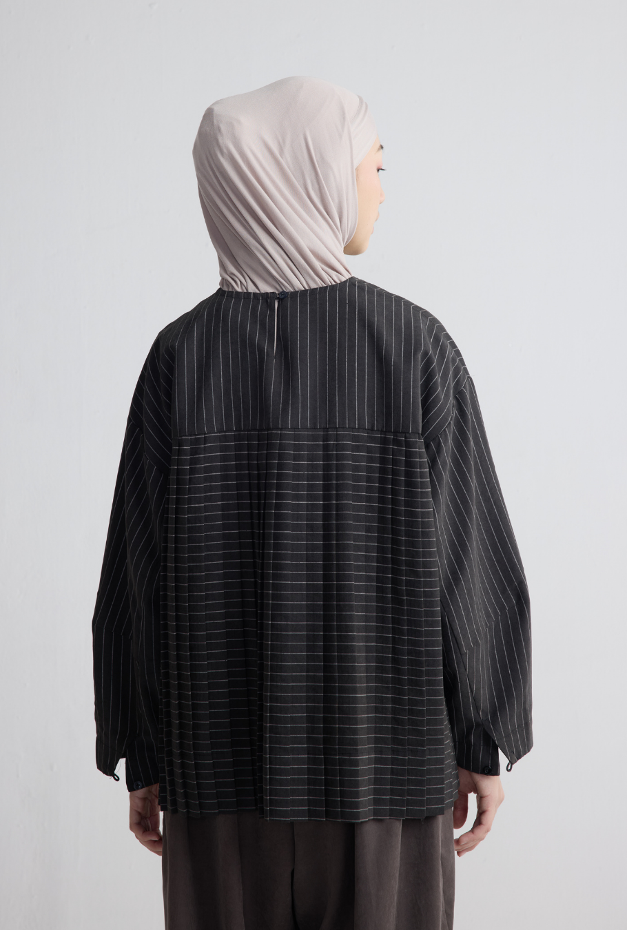 DAWMA TOP PLEATS BLACK