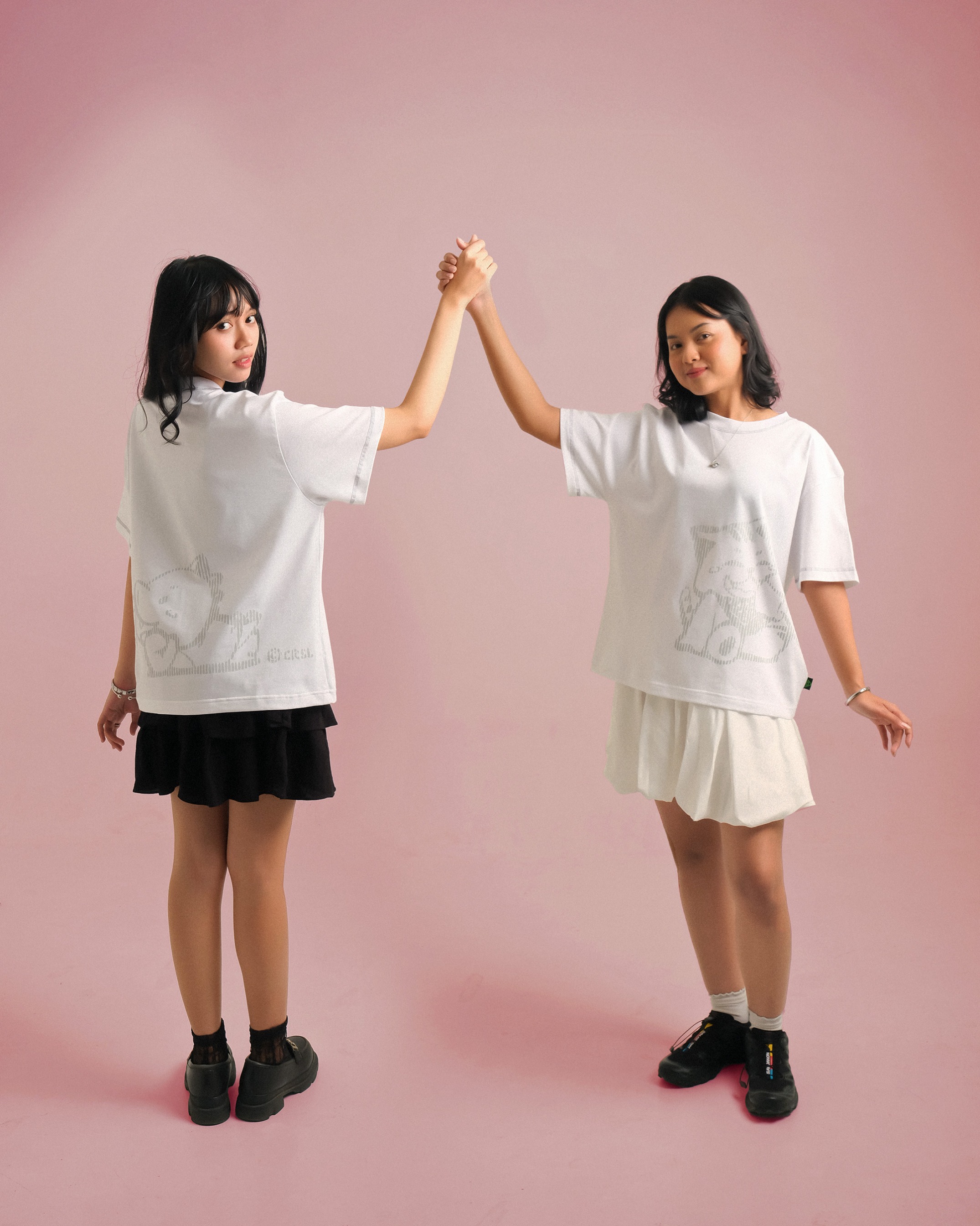 CRSL Loopie Tees White | T-shirt White Cotton | Kaos Boxy Fit Reguler | Kaos Casual Pria Wanita Oversize