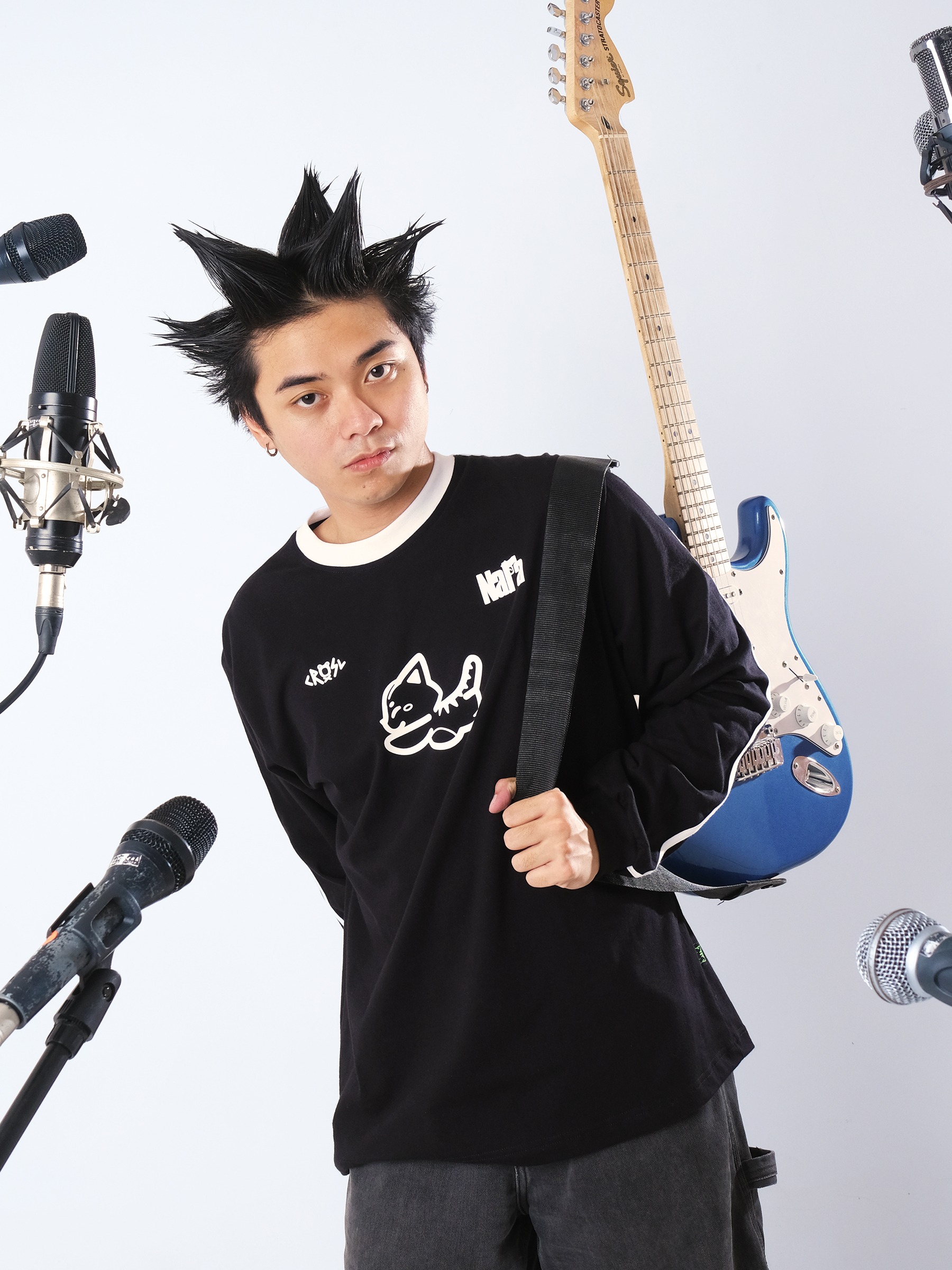 CRSL X NARA MR TEES LS BLACK