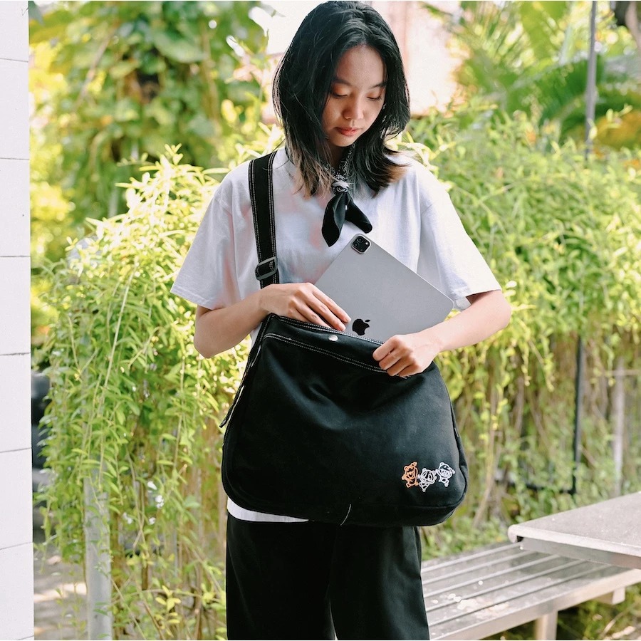 CRSL Scape Slingbag Black| Newspaper Bag | Sling bag Laptop | Tas Selempang Unisex Pria Wanita