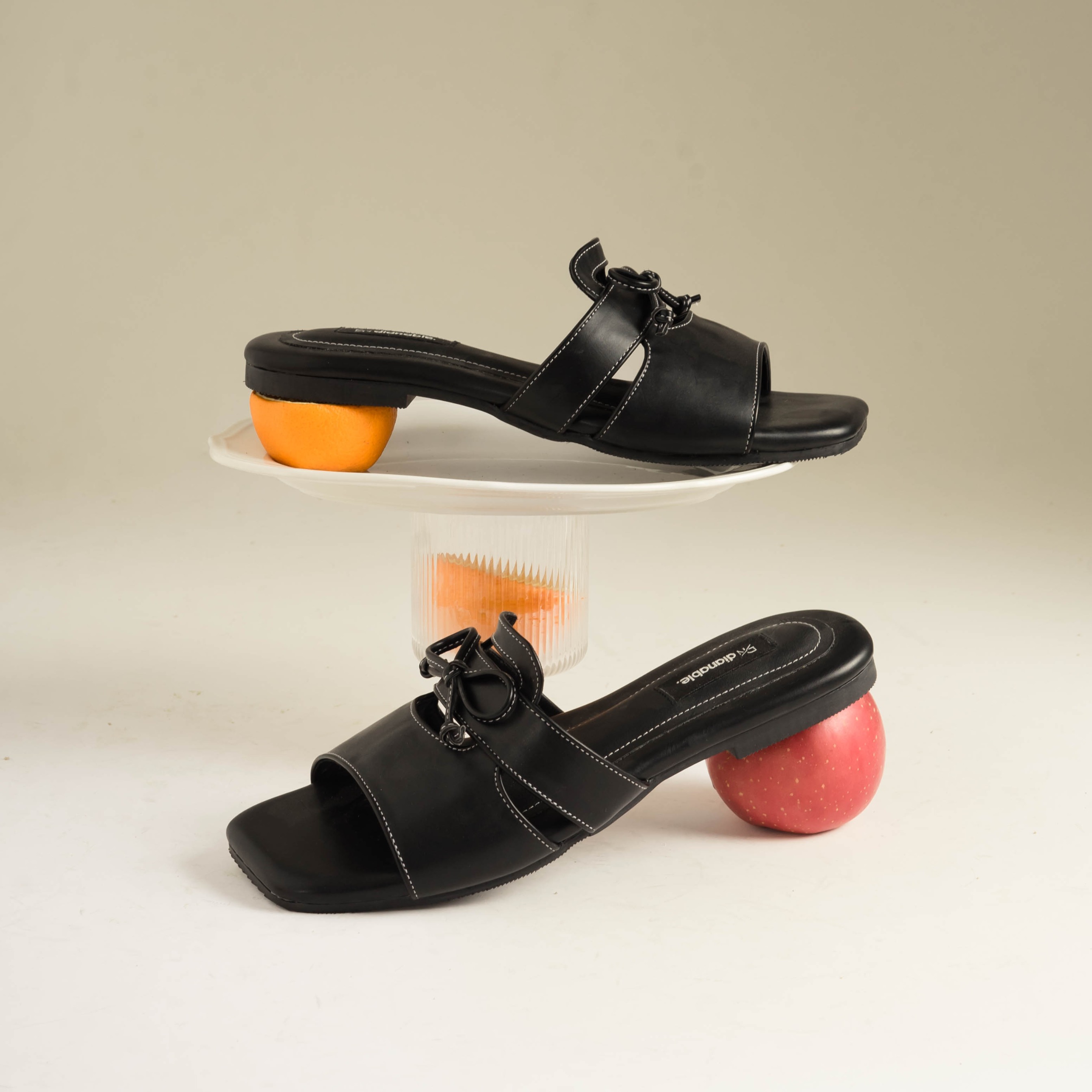 Lore Flat Sandals - Dianable