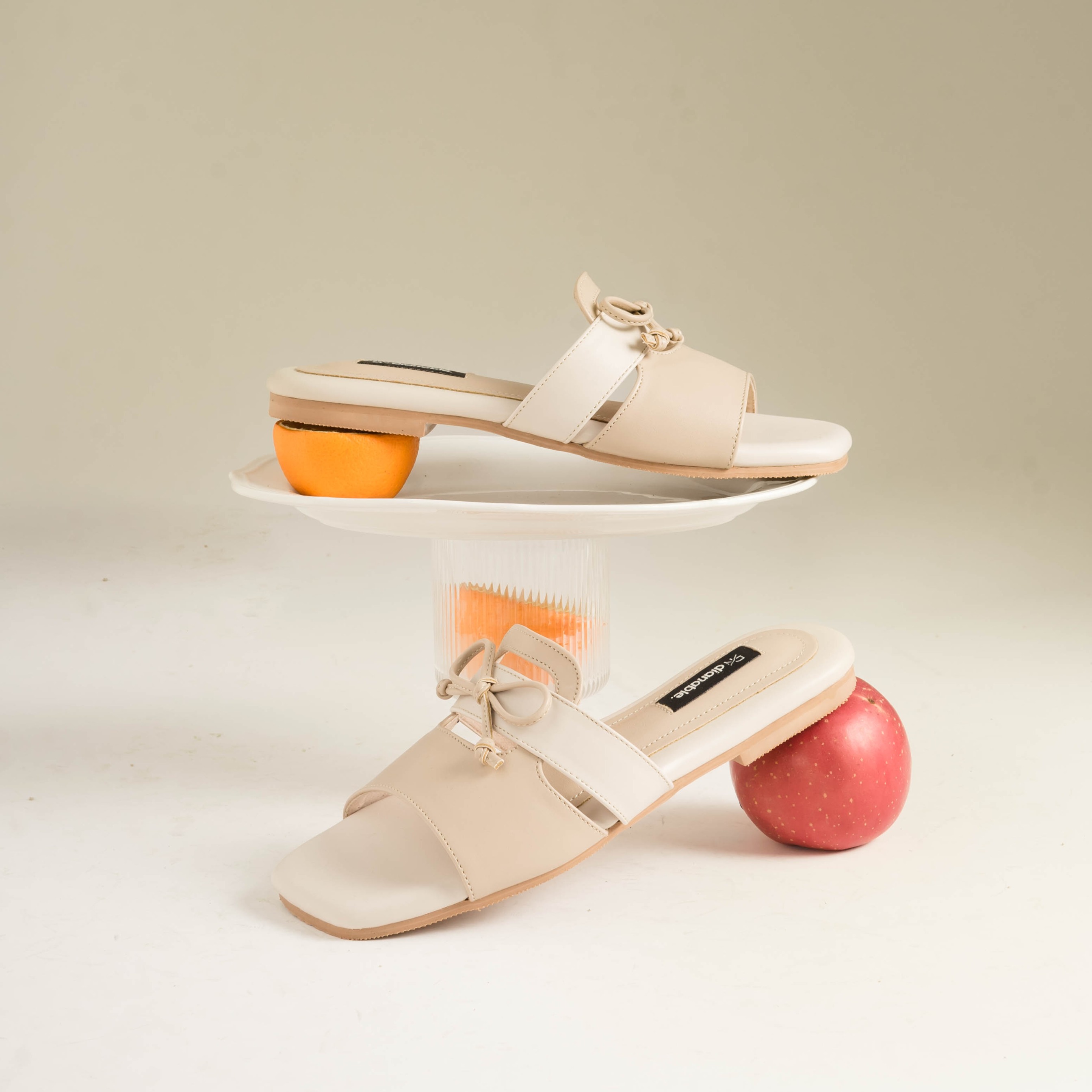 Lore Flat Sandals - Dianable