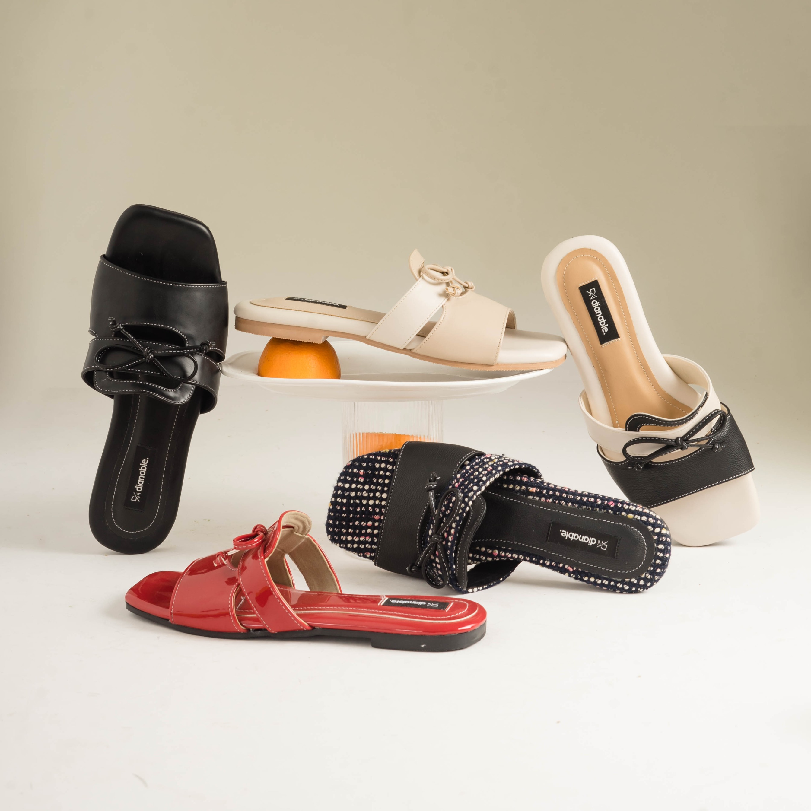 Lore Flat Sandals - Dianable