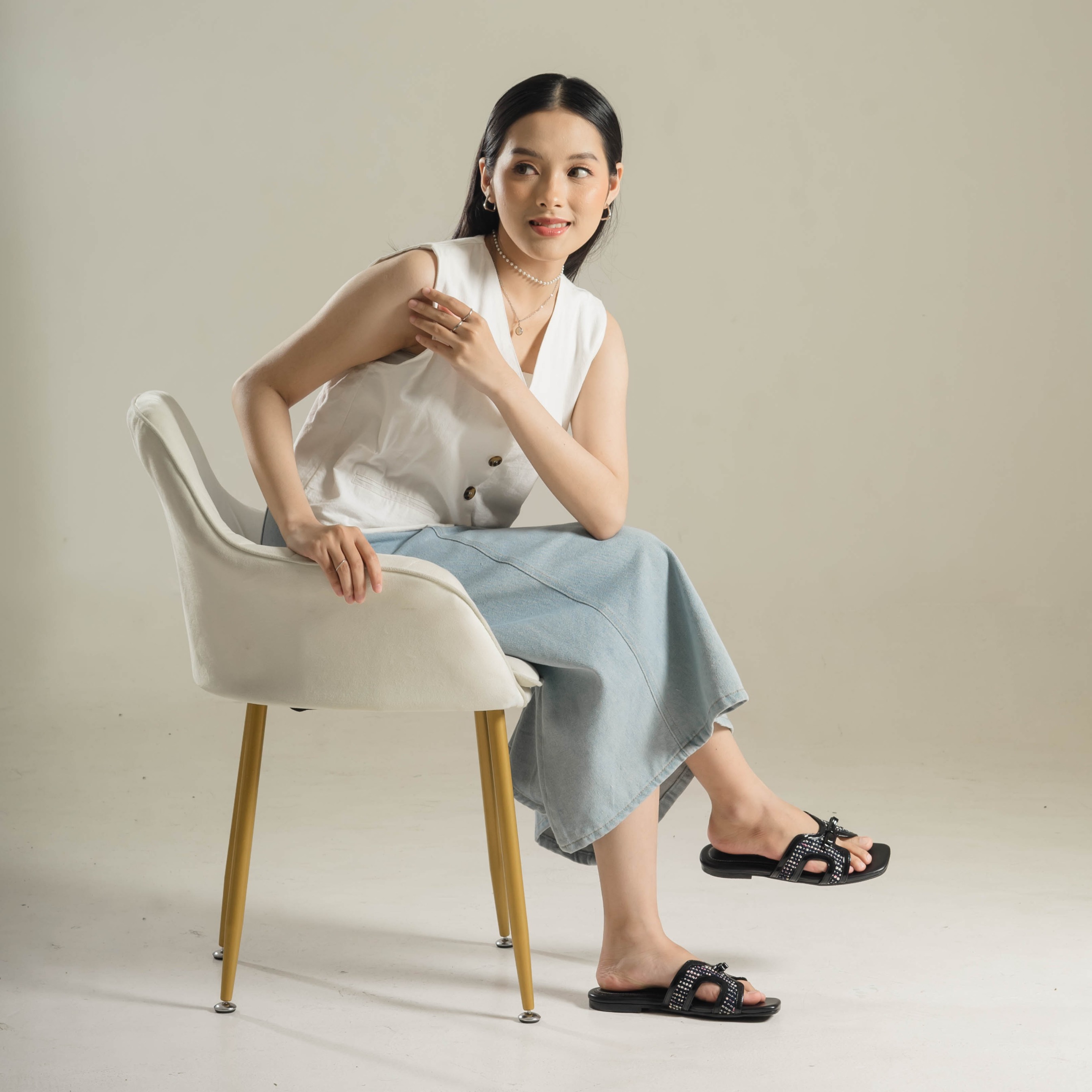 Sheela Flat Sandals Dianable
