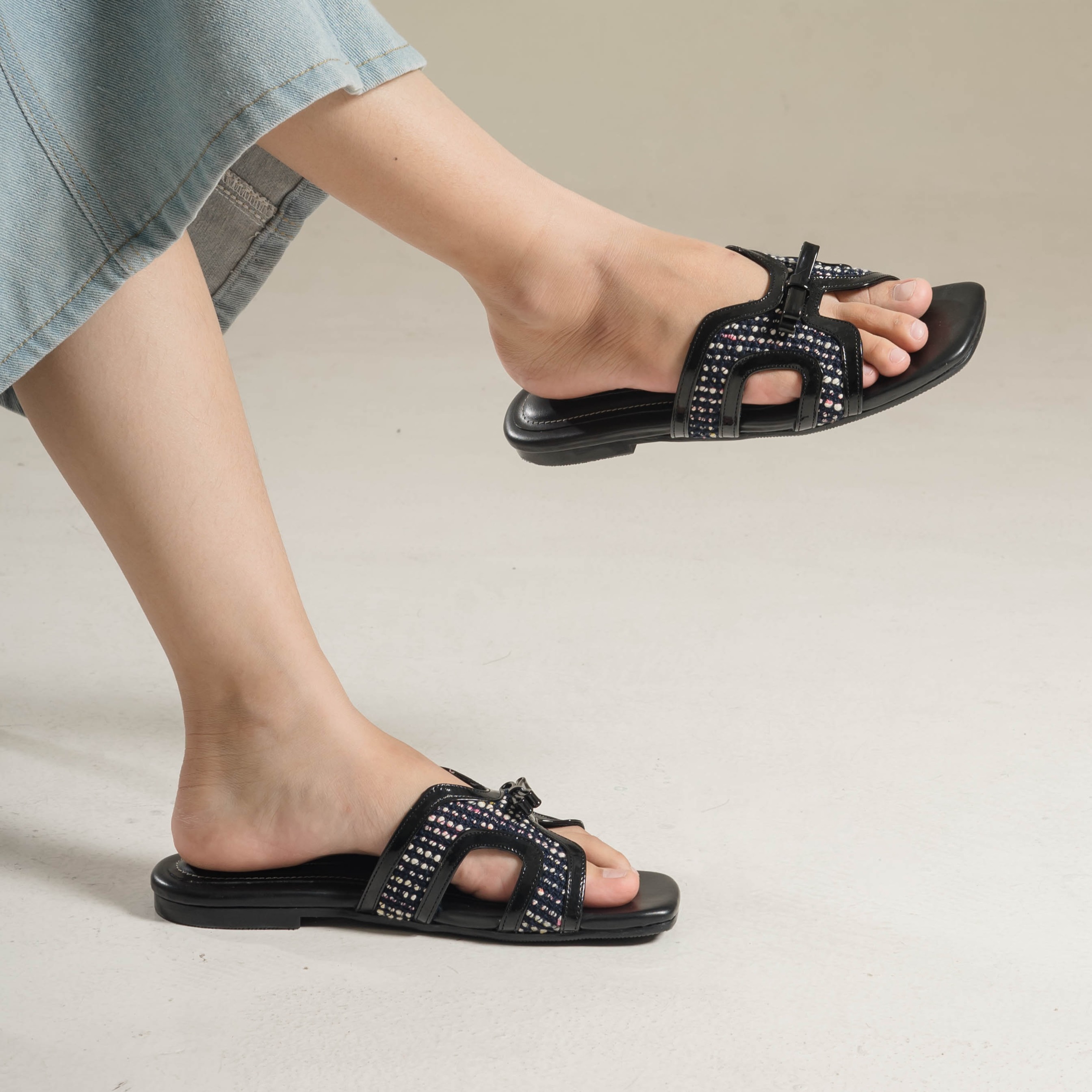 Sheela Flat Sandals Dianable