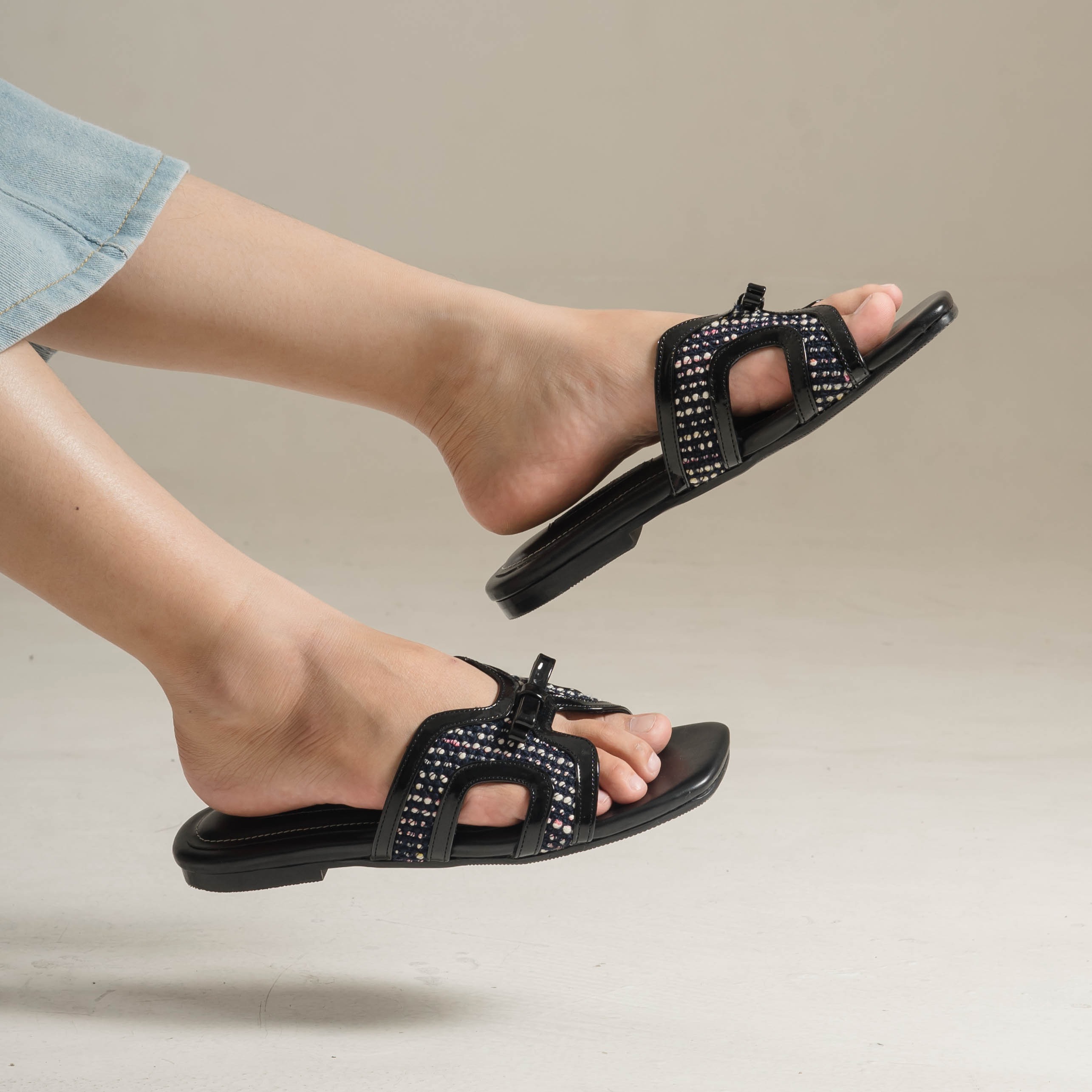 Sheela Flat Sandals Dianable