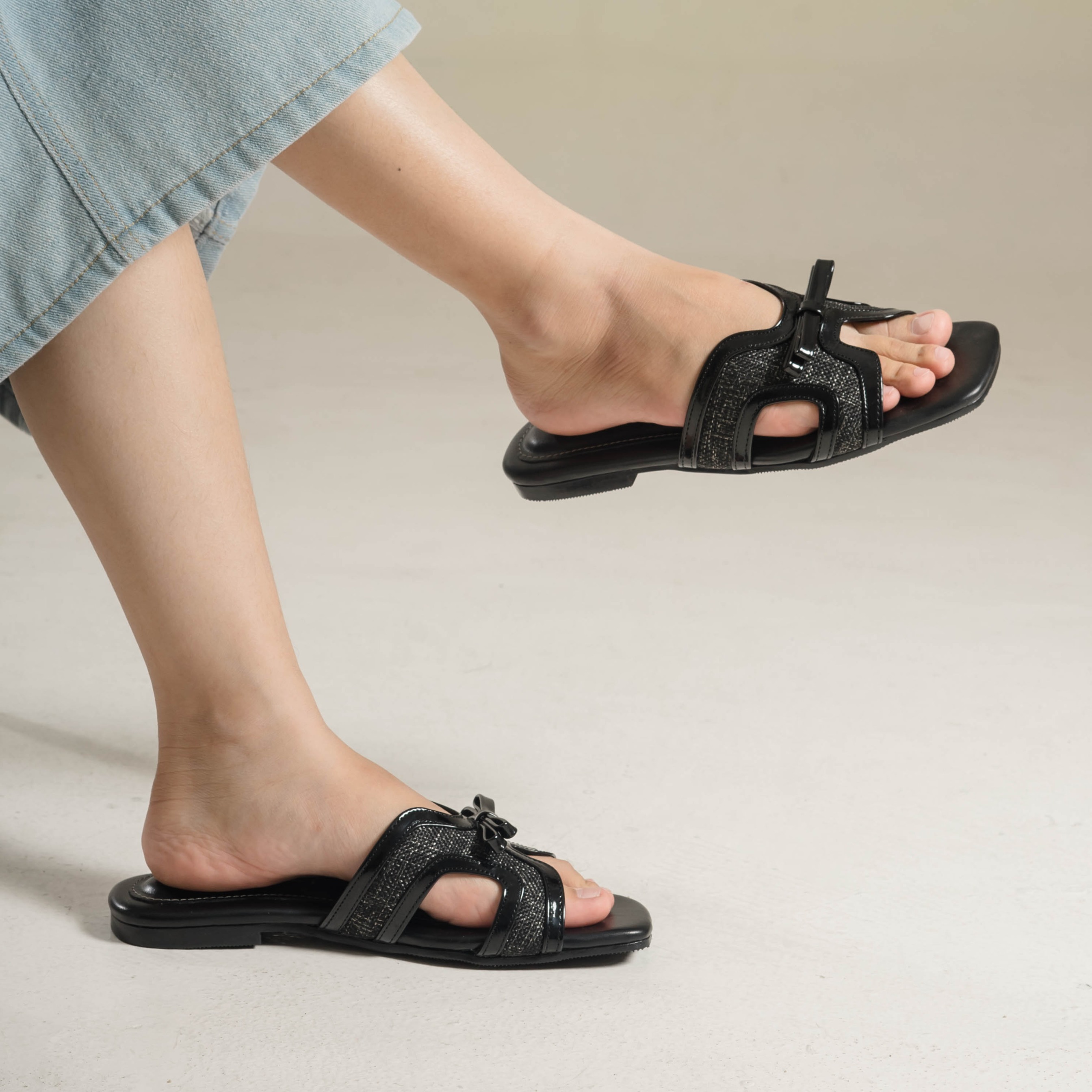 Sheela Flat Sandals Dianable