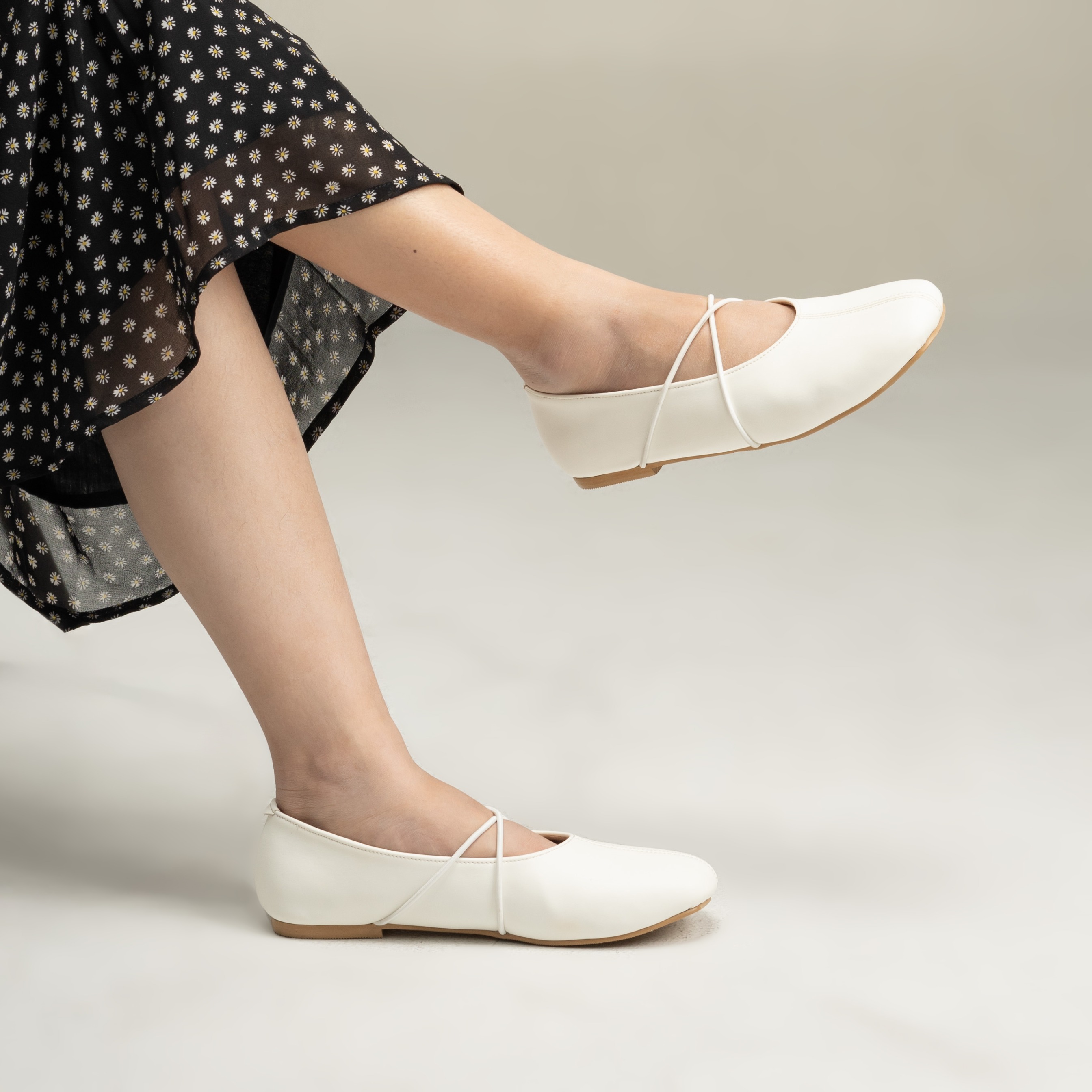 Lucy Flasthoes Sepatu Wanita - Dianable