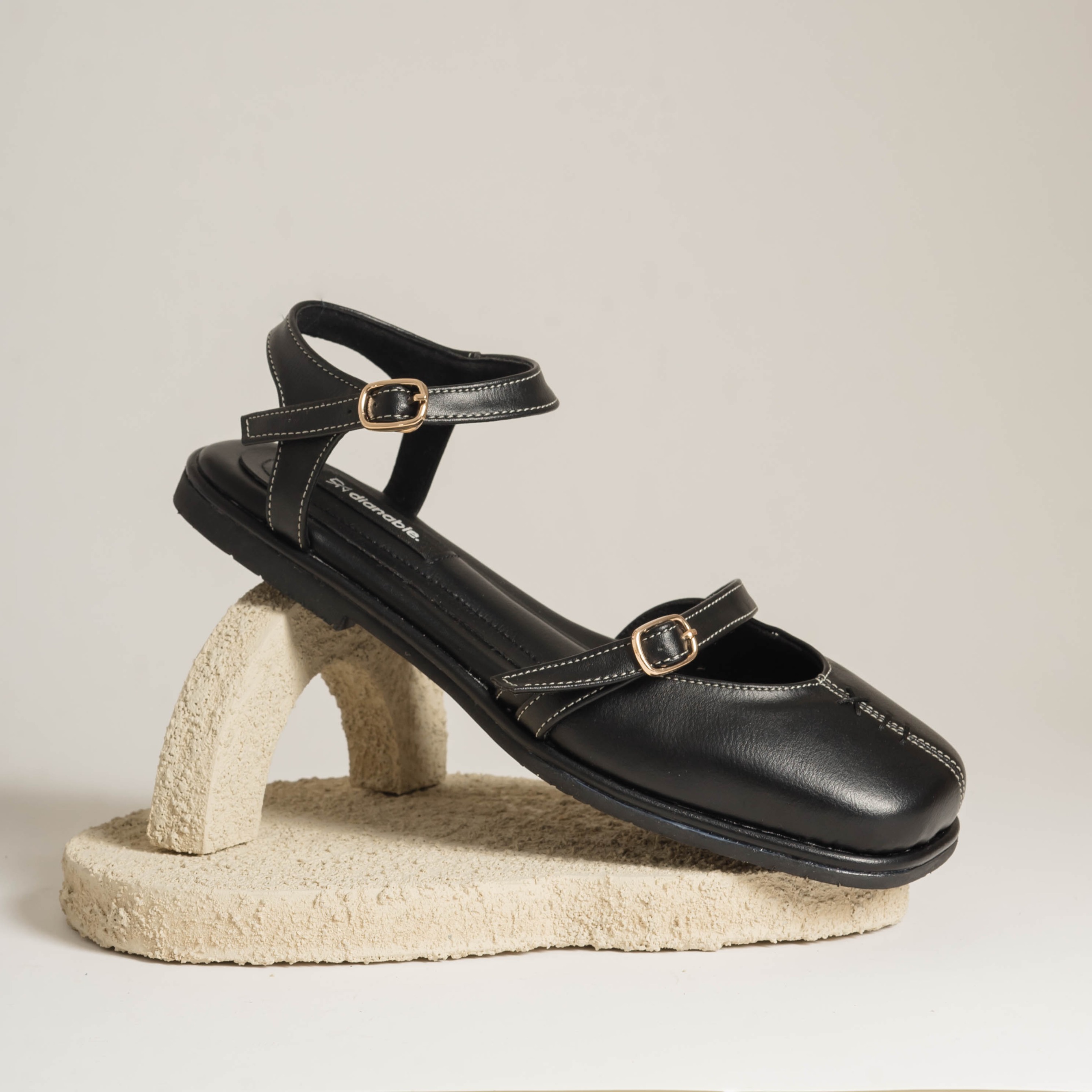 Lyora Ankle Strap Sepatu Wanita Dianable