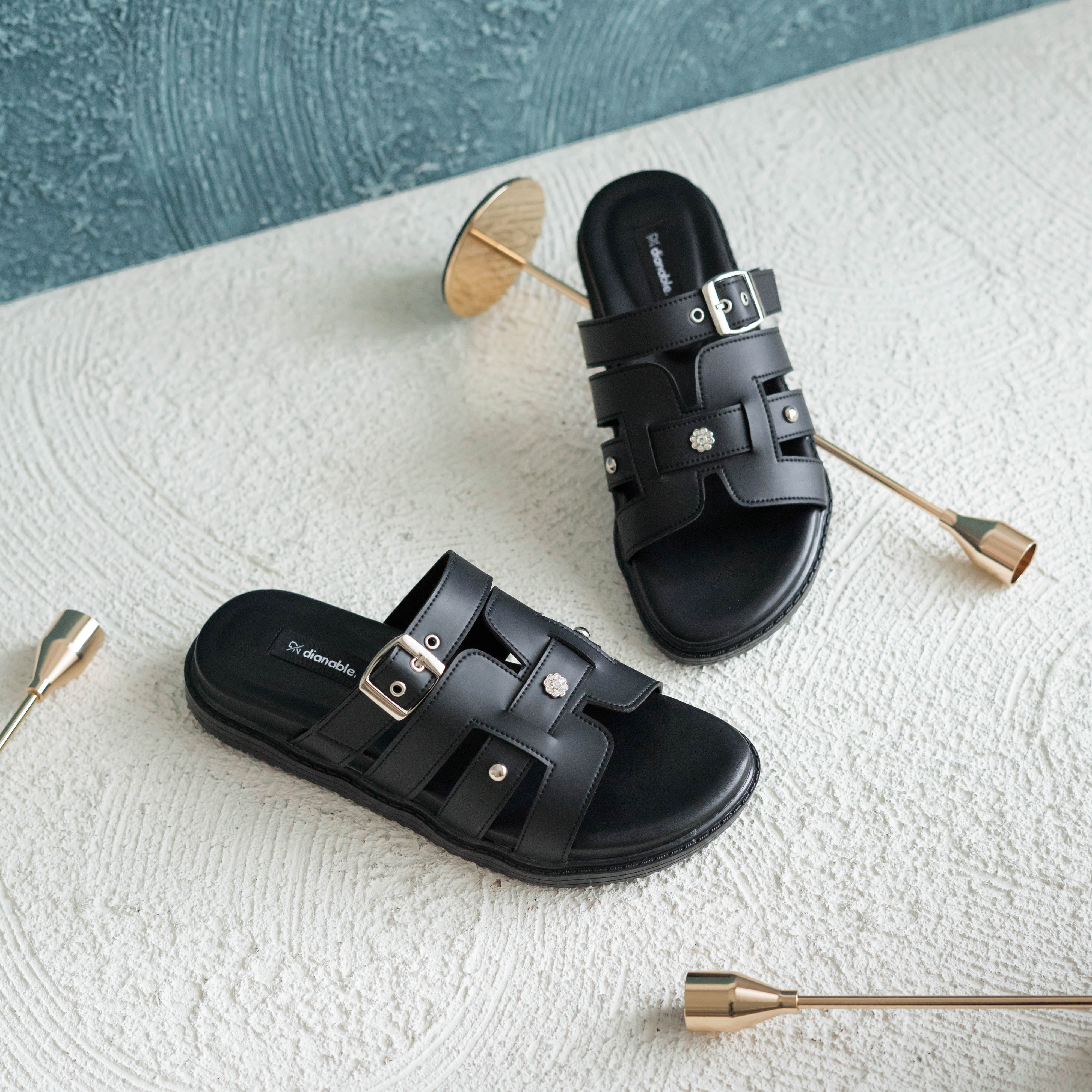 Daisy Black Platfrom Sandal Dianable