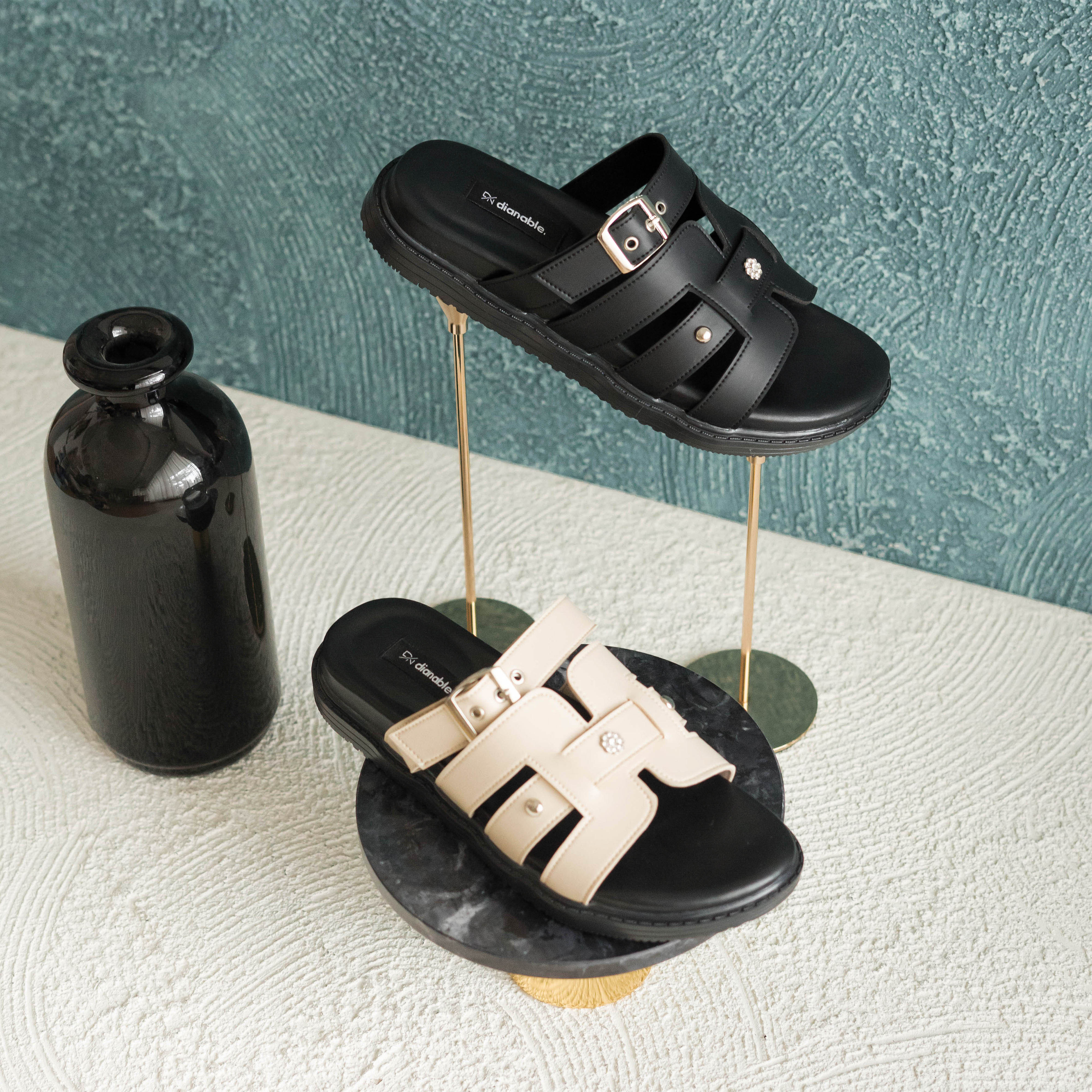 Daisy Black Platfrom Sandal Dianable