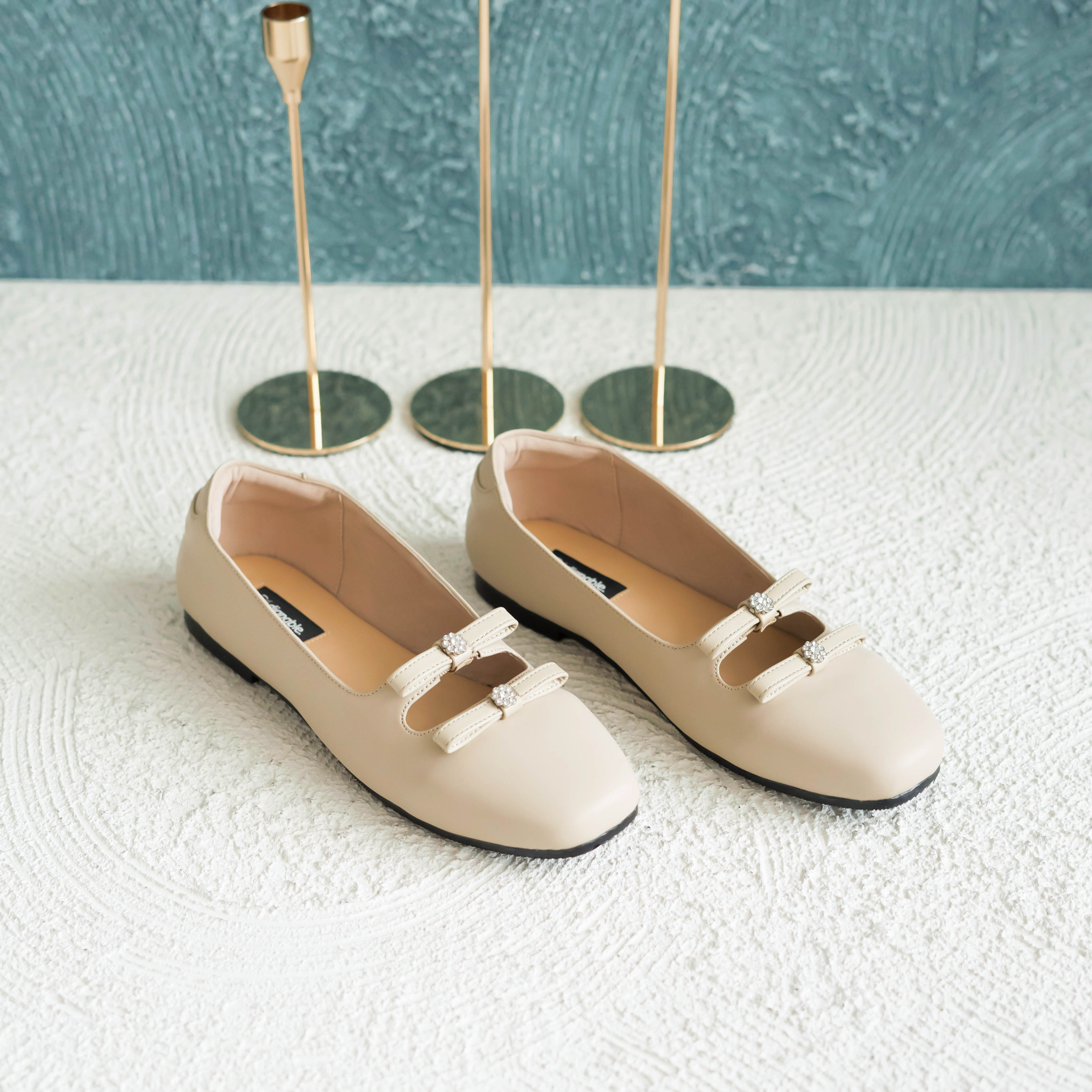 Lily Beige Flat Shoes - Dianable