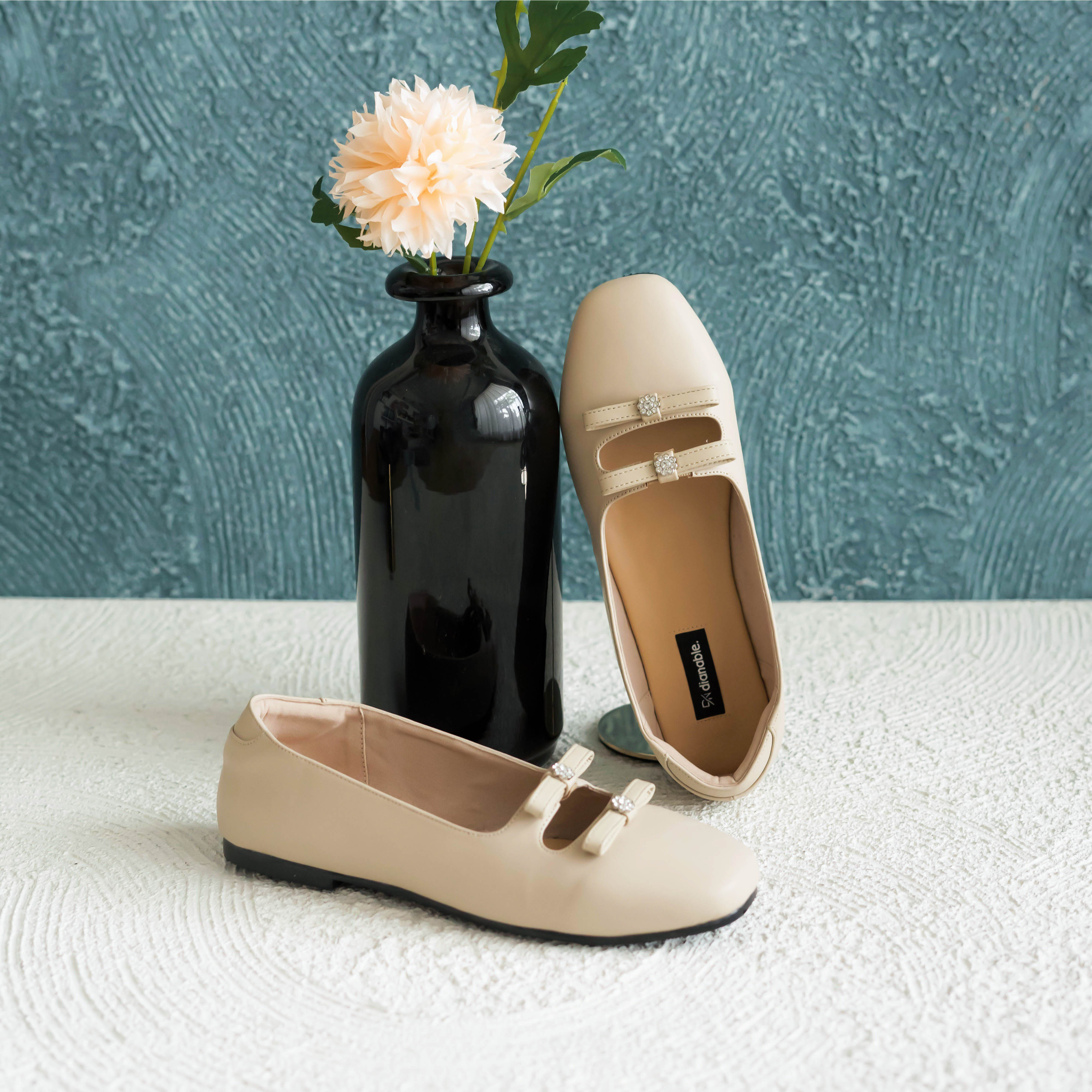 Lily Beige Flat Shoes - Dianable