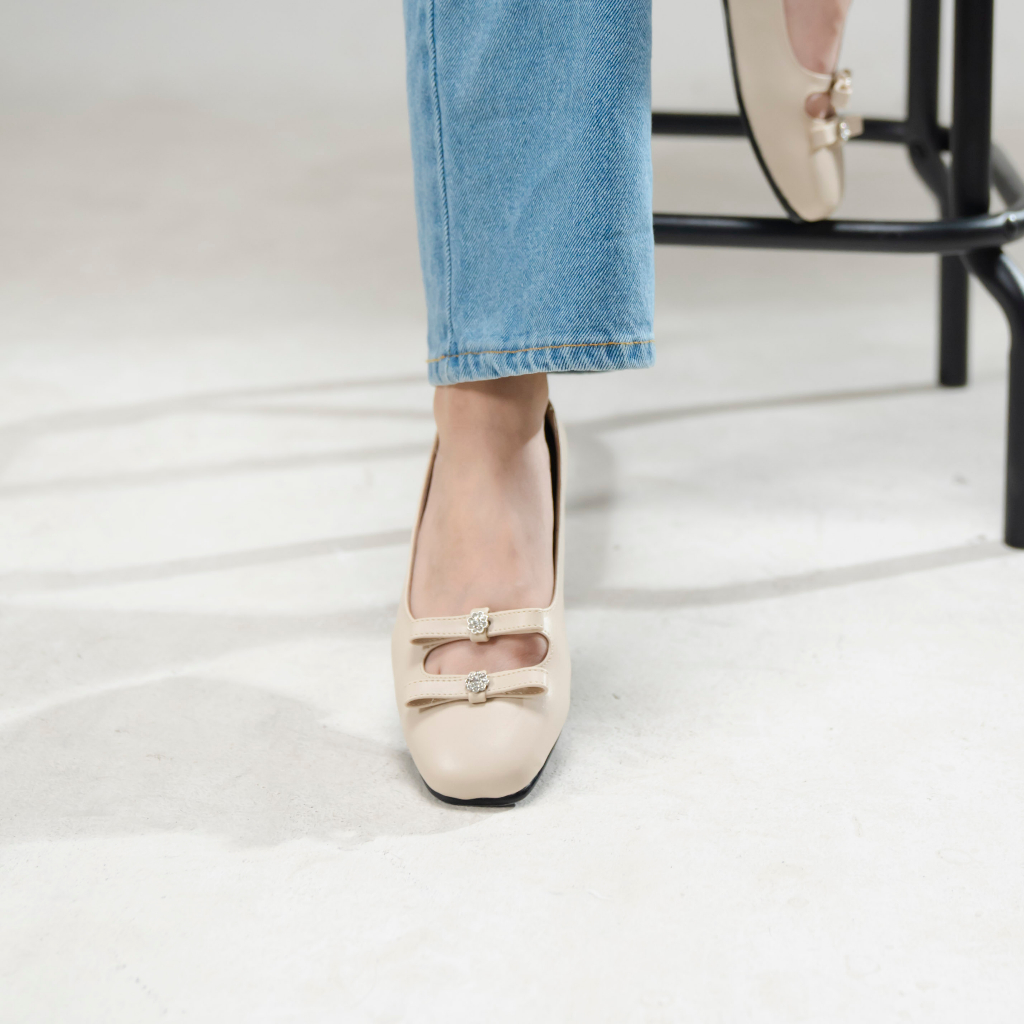 Lily Beige Flat Shoes - Dianable