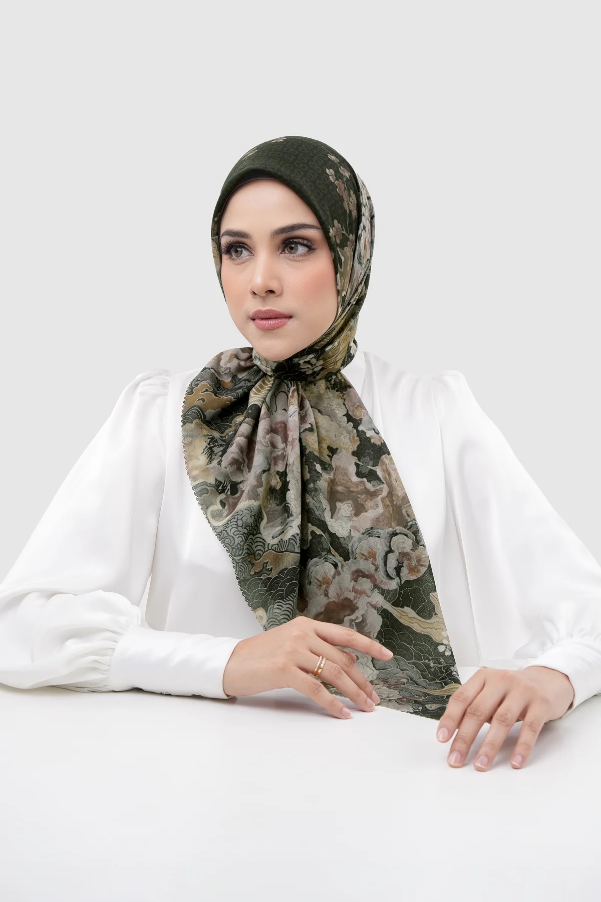 KIREI VOILE SQUARE - BUTTONSCARVES