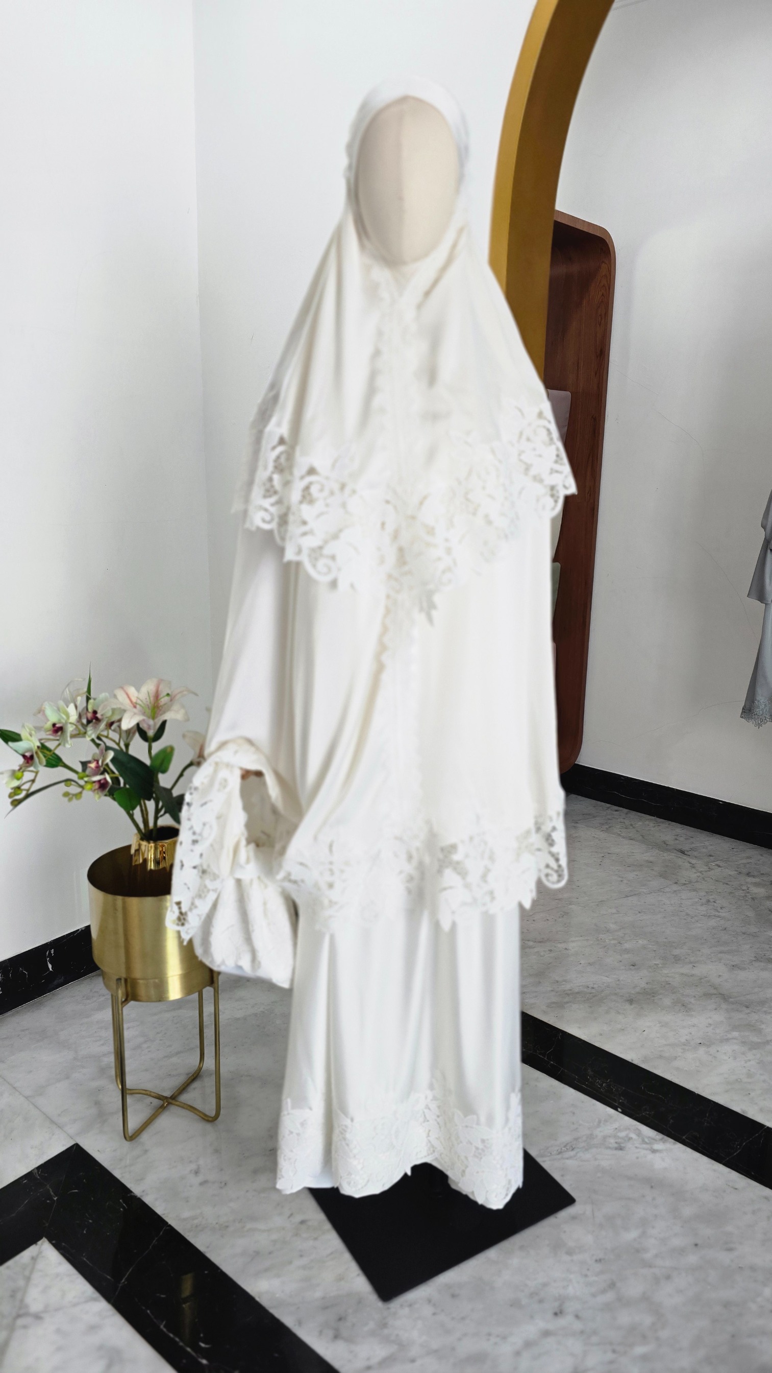 KANYA IN WHITE - AIKILA