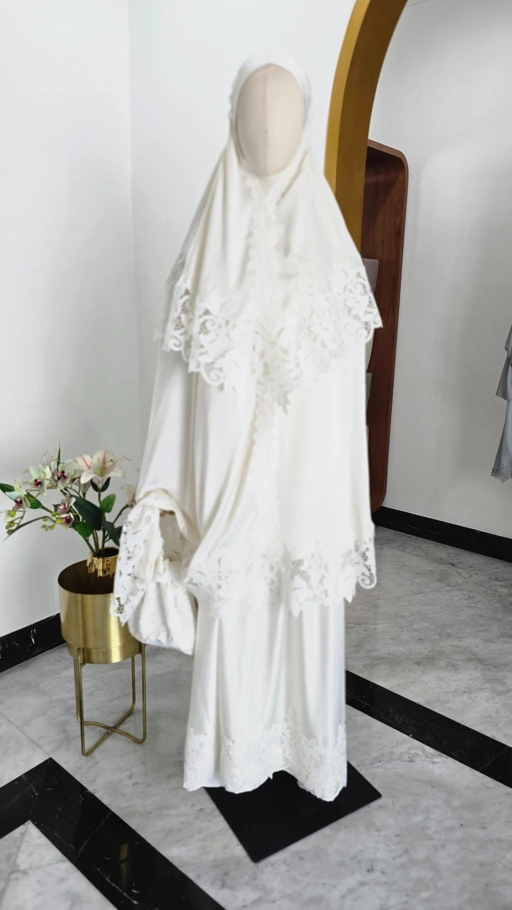 Image of KANYA IN WHITE - AIKILA