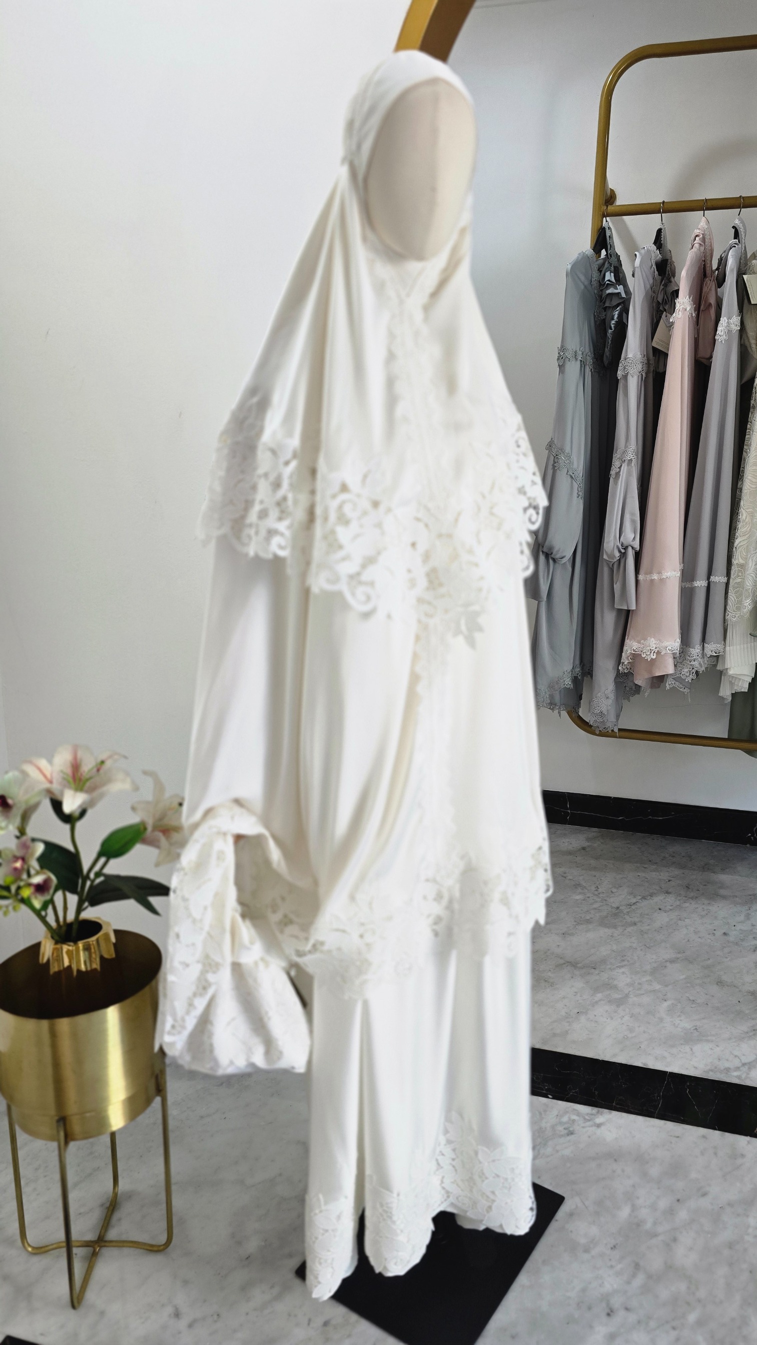 KANYA IN WHITE - AIKILA