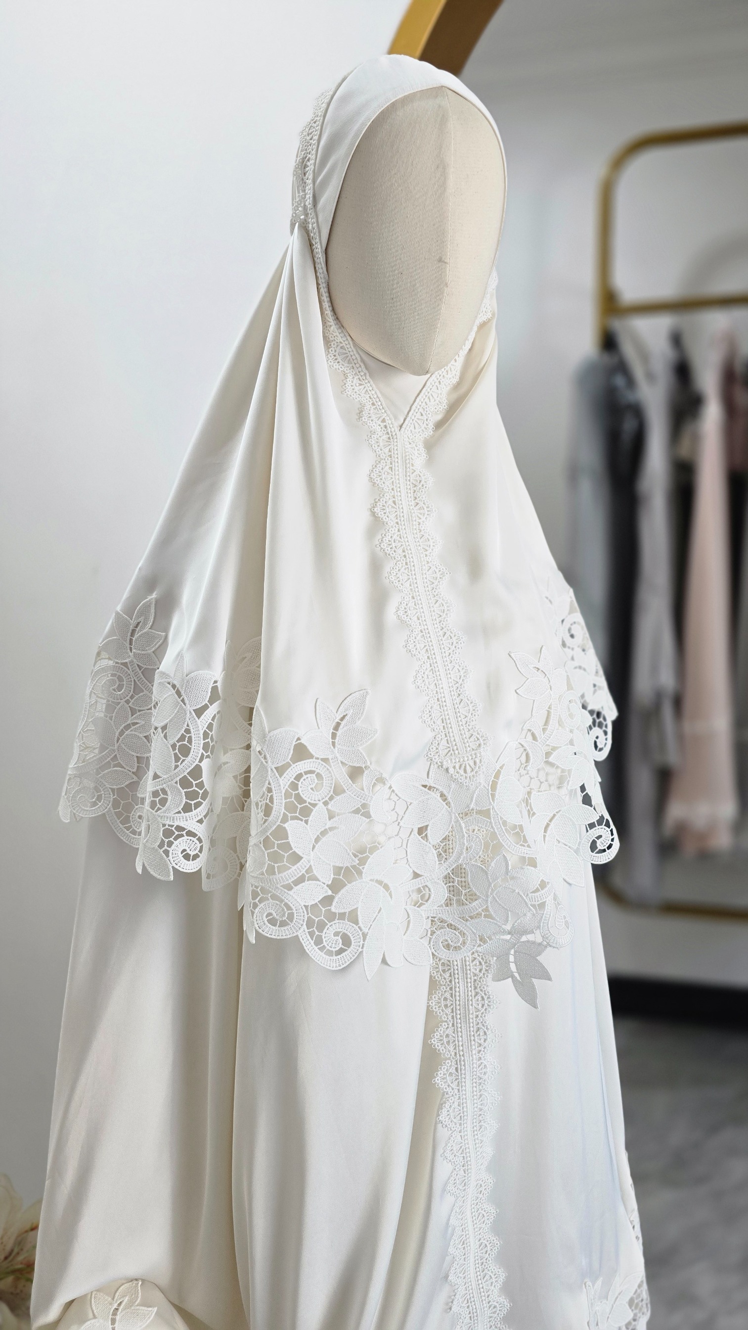 KANYA IN WHITE - AIKILA