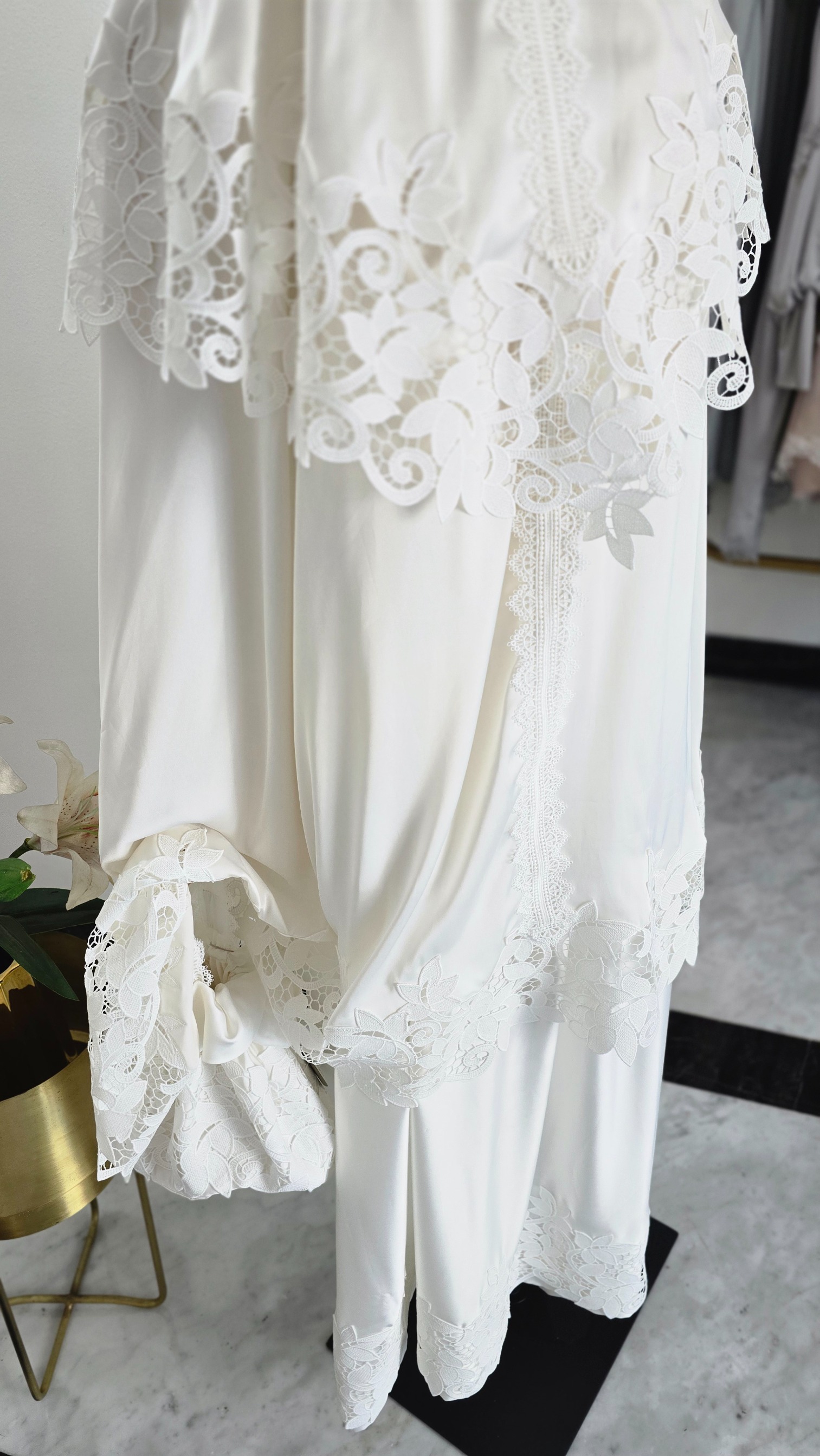 KANYA IN WHITE - AIKILA