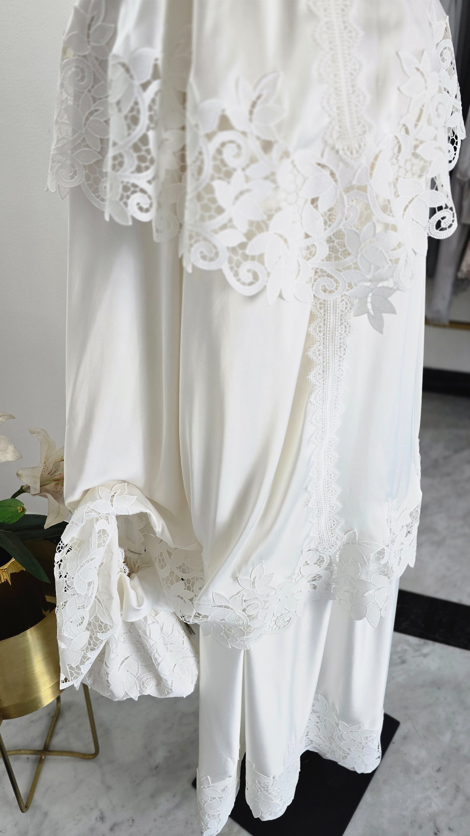 KANYA IN WHITE - AIKILA