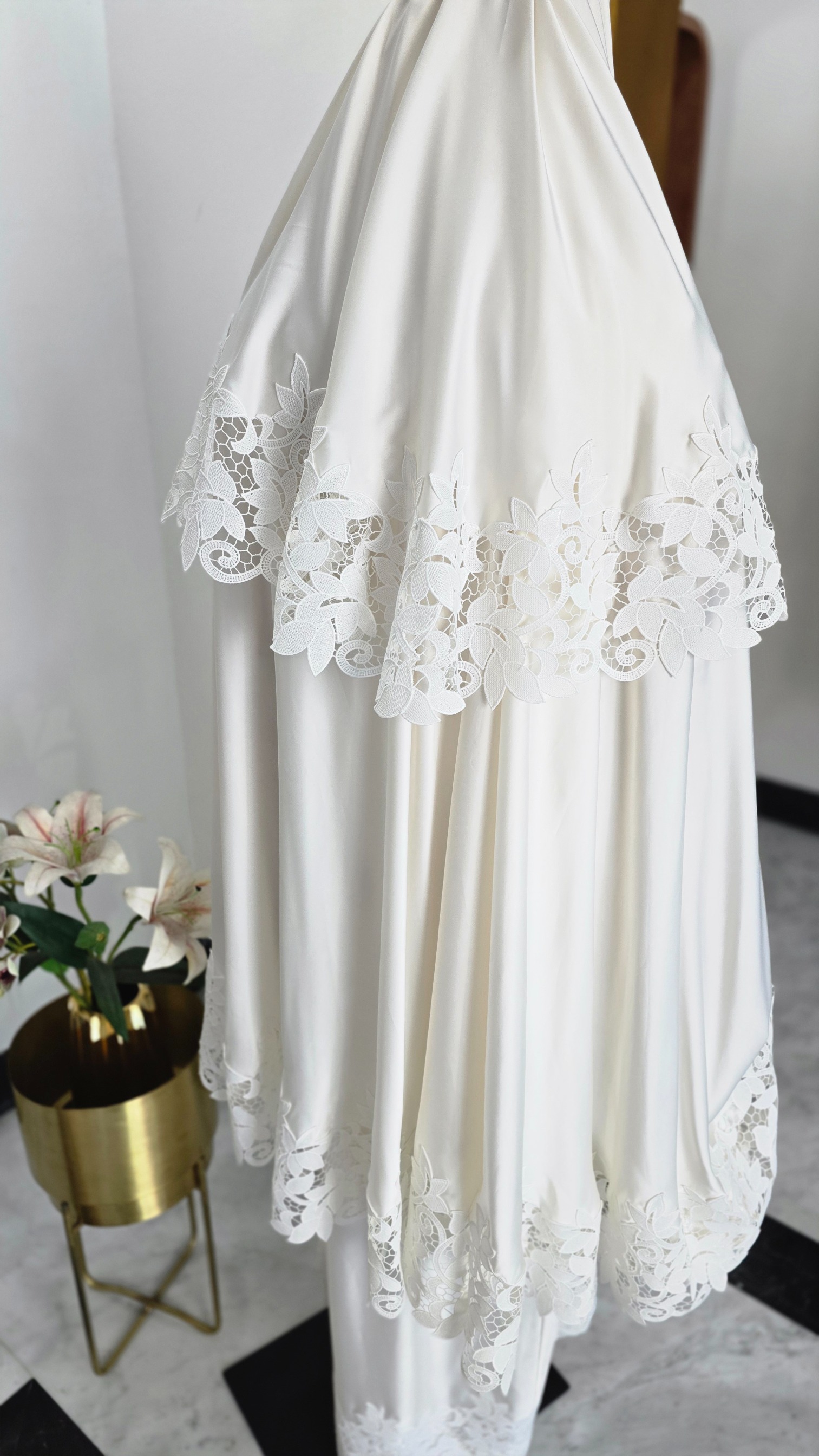 KANYA IN WHITE - AIKILA