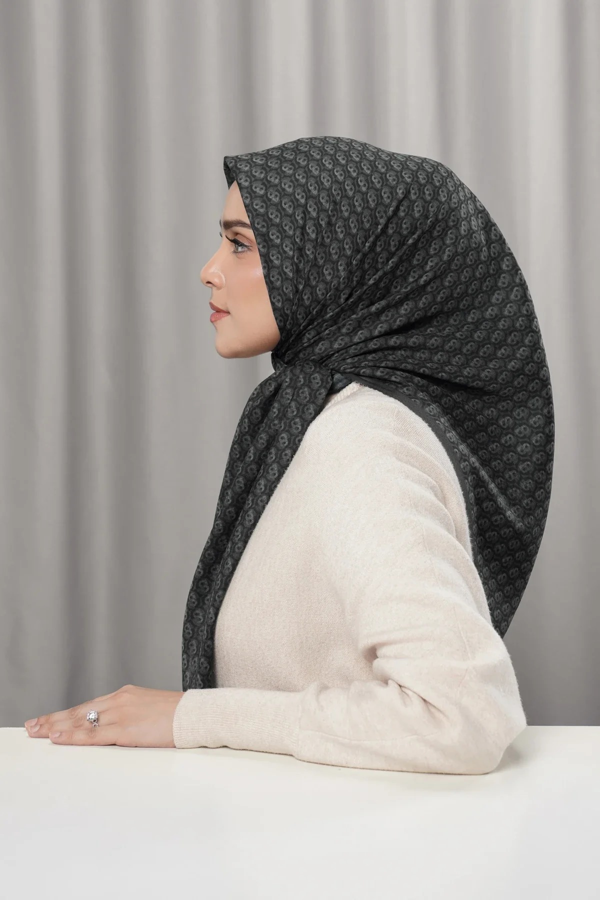 AXIS SQUARE - BUTTONSCARVES