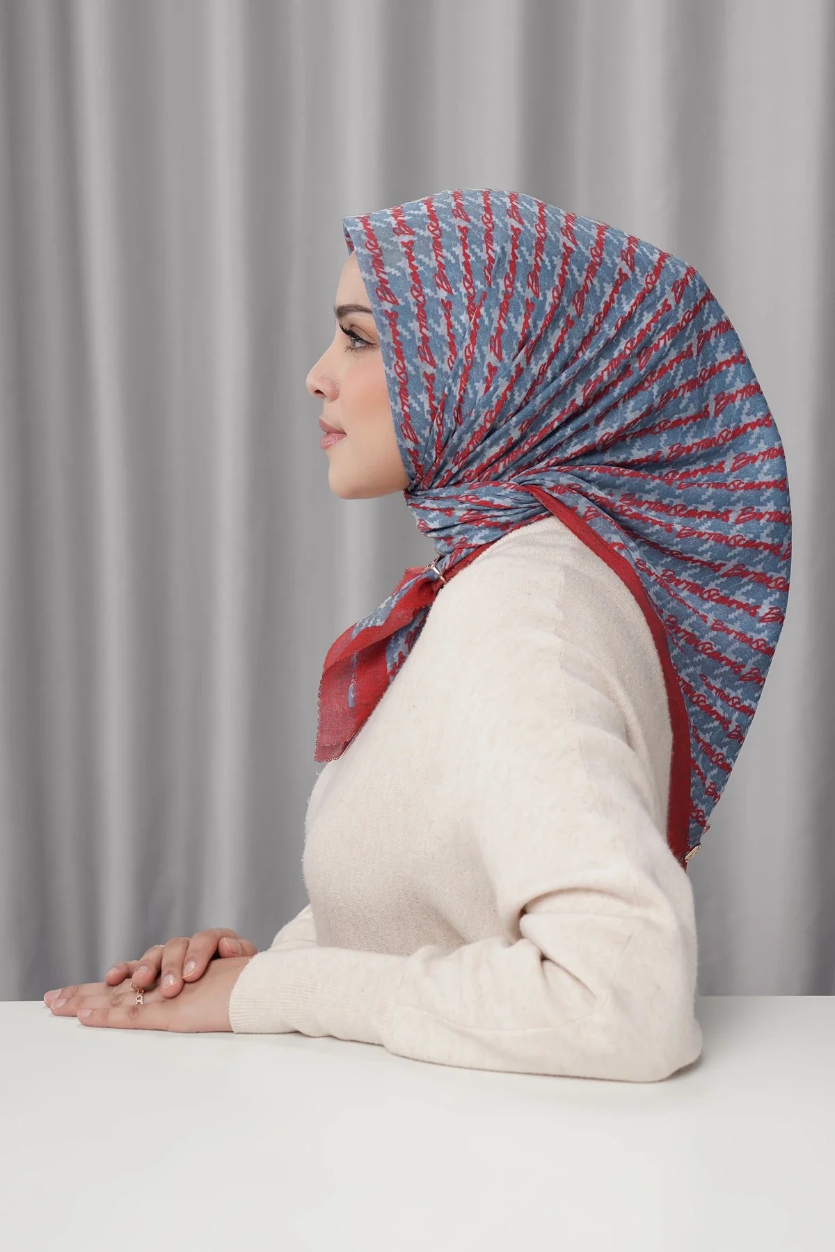 THE EDITOR SQUARE - BUTTONSCARVES