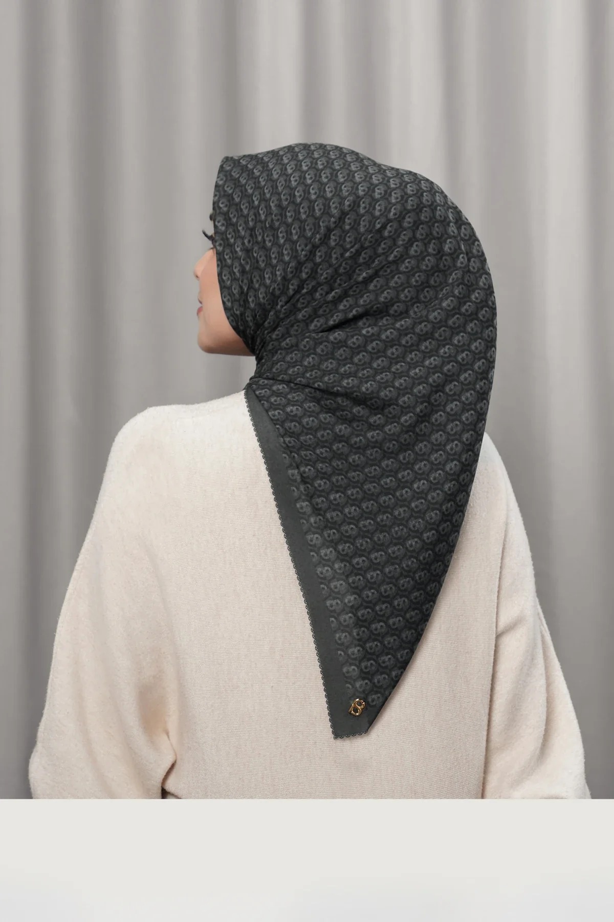 AXIS SQUARE - BUTTONSCARVES