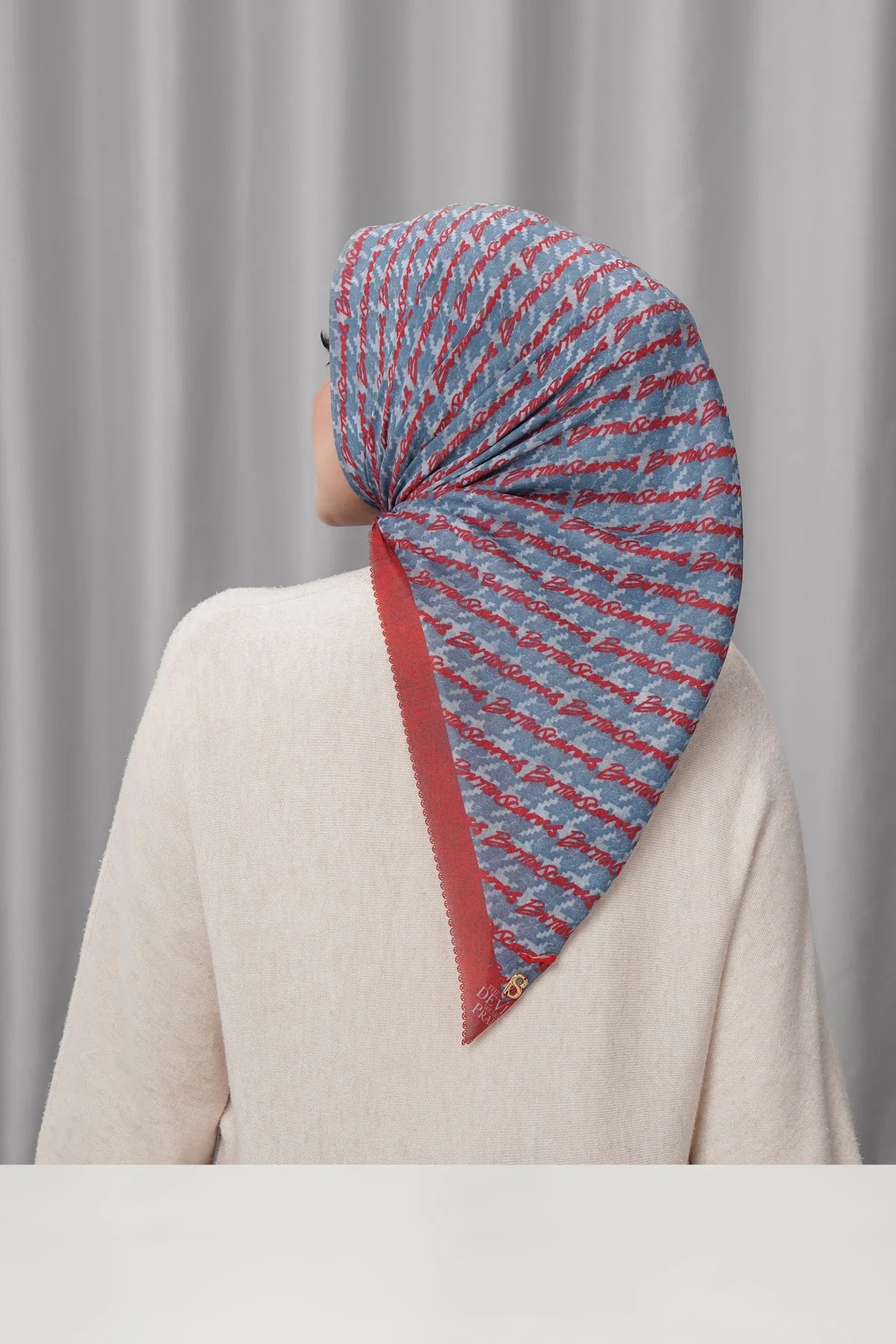 THE EDITOR SQUARE - BUTTONSCARVES