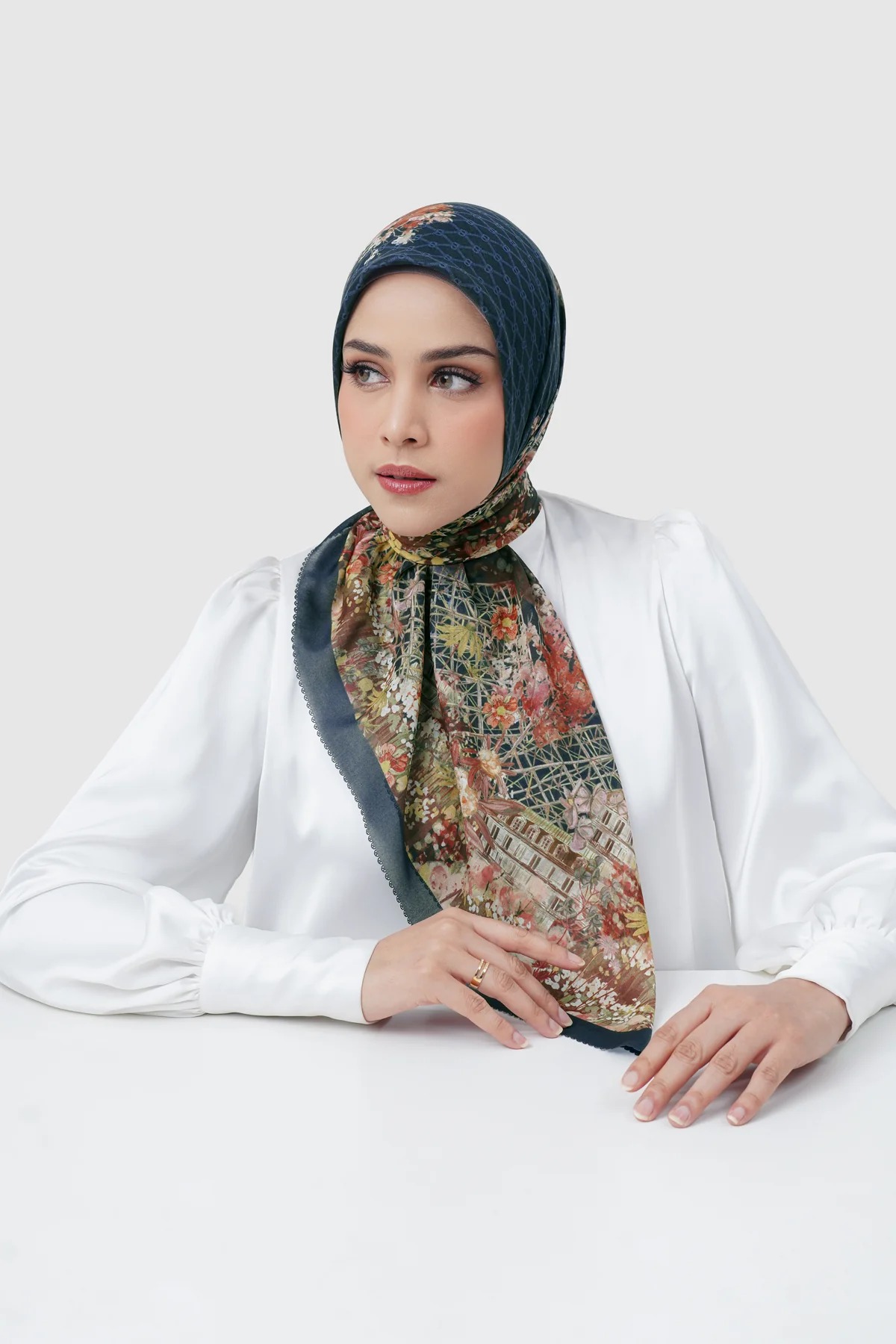 THE PARISIAN 3.0 - BUTTONSCARVES