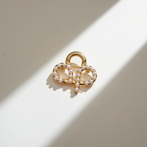 Image of AMA BROOCH - AMAPOLA LABEL