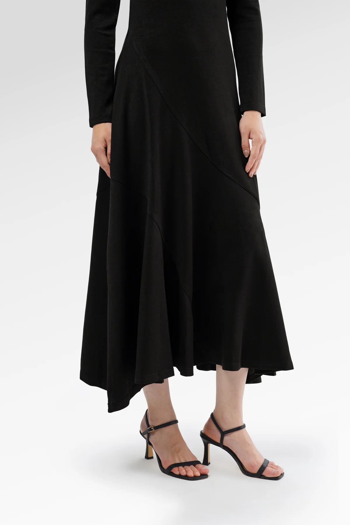 ELLIANA FLOWY DRESS - BENANG JARUM