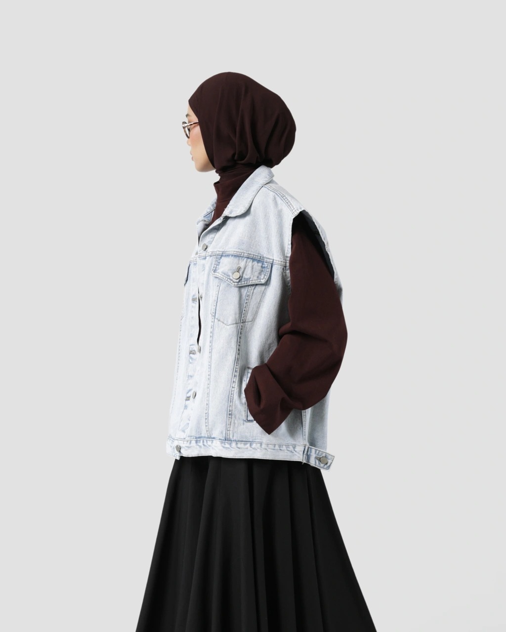 SLEEVELESS DENIM JACKET - SABAMODEST