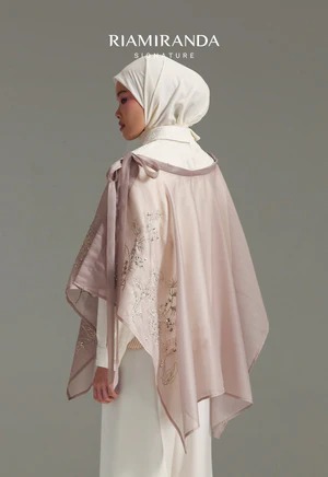 FLO CAPE EXTENDER - RIA MIRANDA