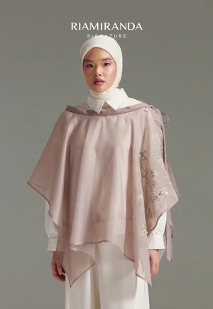FLO CAPE EXTENDER - RIA MIRANDA