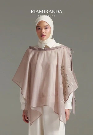 Image of FLO CAPE EXTENDER - RIA MIRANDA