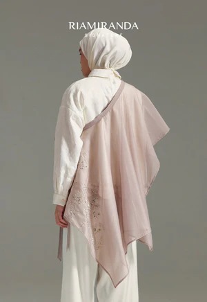 FLO CAPE EXTENDER - RIA MIRANDA