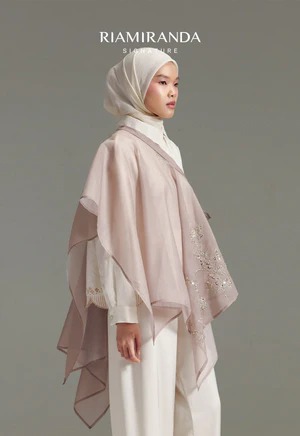 FLO CAPE EXTENDER - RIA MIRANDA