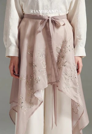 FLO CAPE EXTENDER - RIA MIRANDA