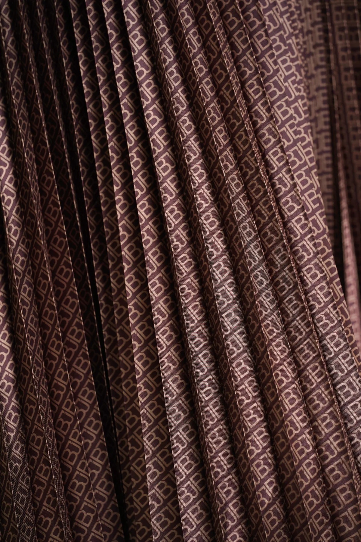MONO DIAGONAL PLEATED SKIRT - BENANG JARUM