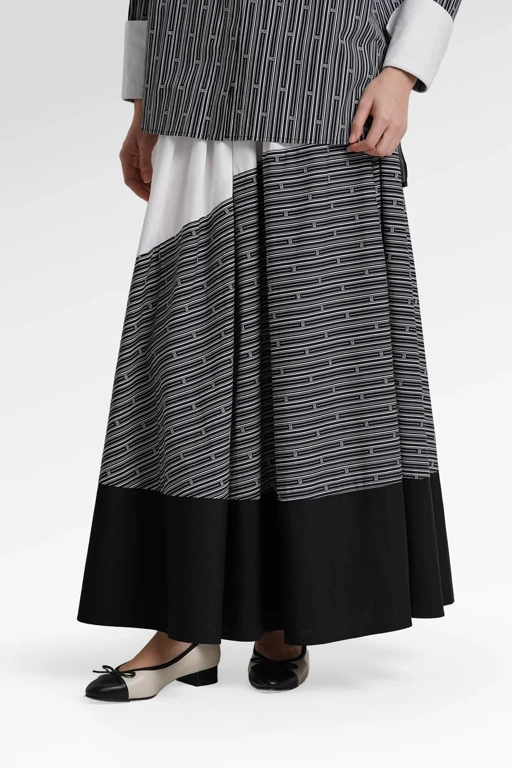 Image of MONO LINE SKIRT - BENANG JARUM