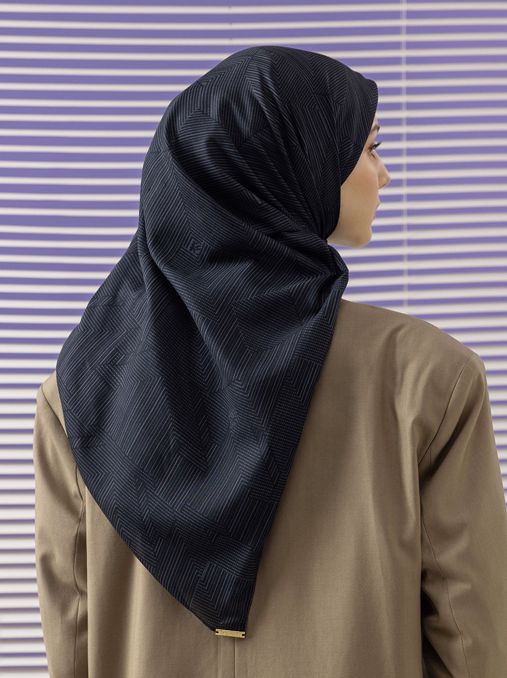 MONO ALLURA SIGNATURE SCARF - KAMI