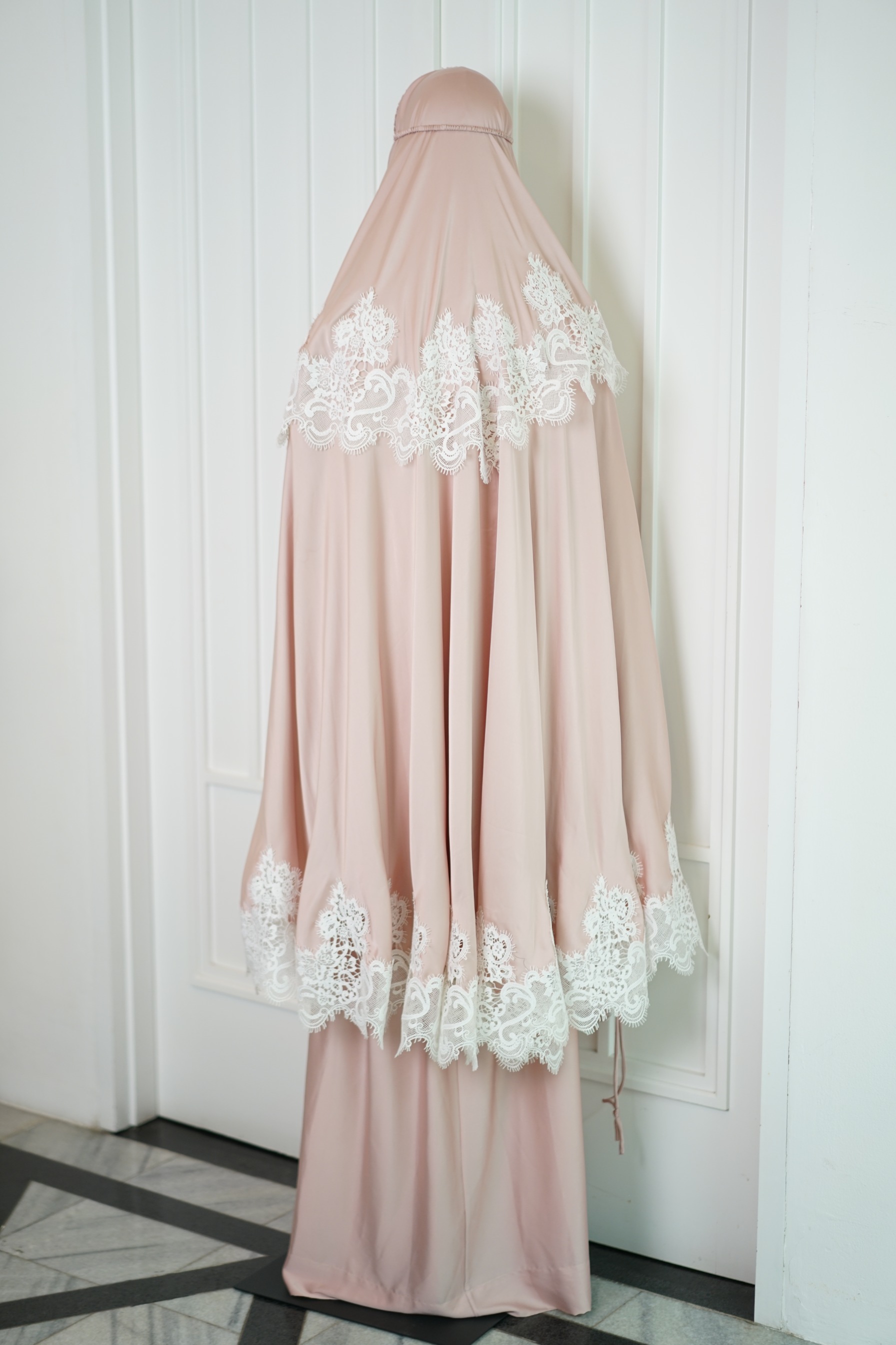 FAYZA IN PINK - AIKILA