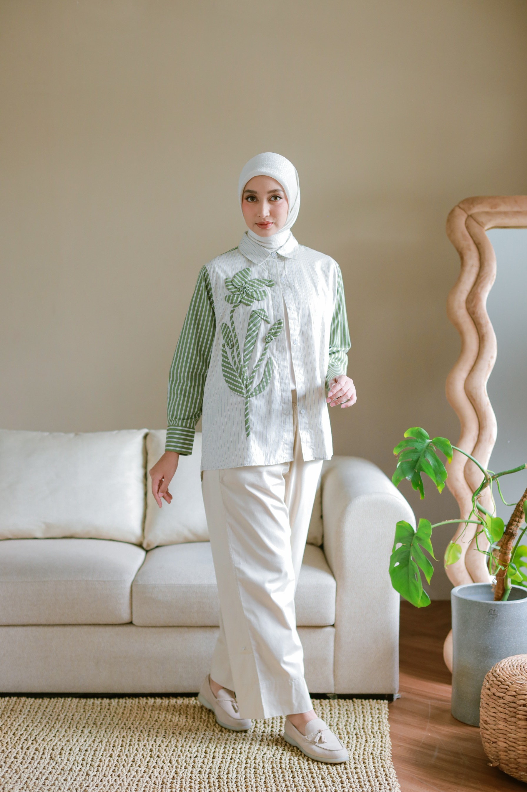 CALLA  3D UPPLIQUE SHIRT - GHANIEA