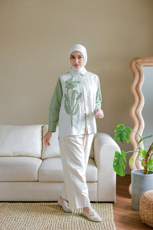 Image of CALLA  3D UPPLIQUE SHIRT - GHANIEA